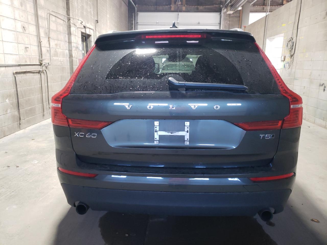 2018 Volvo Xc60 T5 Gray vin: LYV102RK0JB101693