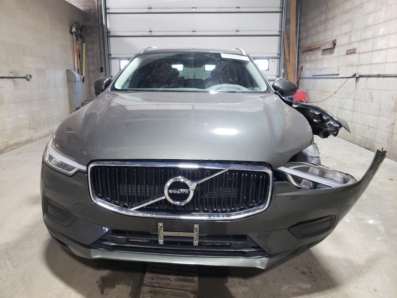 2018 Volvo Xc60 T5 Gray vin: LYV102RK0JB101693