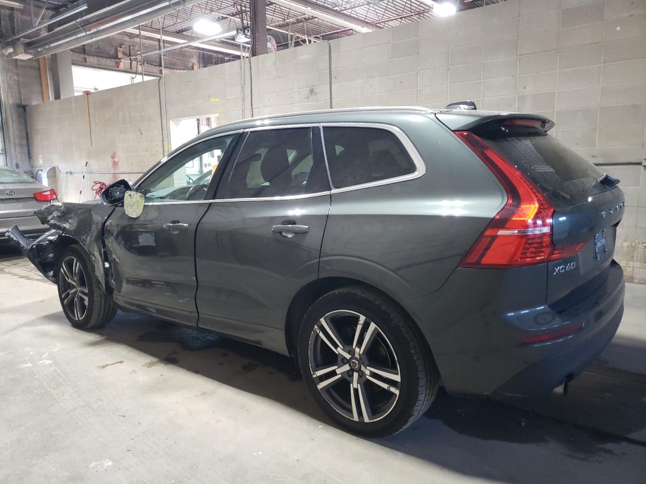 2018 Volvo Xc60 T5 Gray vin: LYV102RK0JB101693