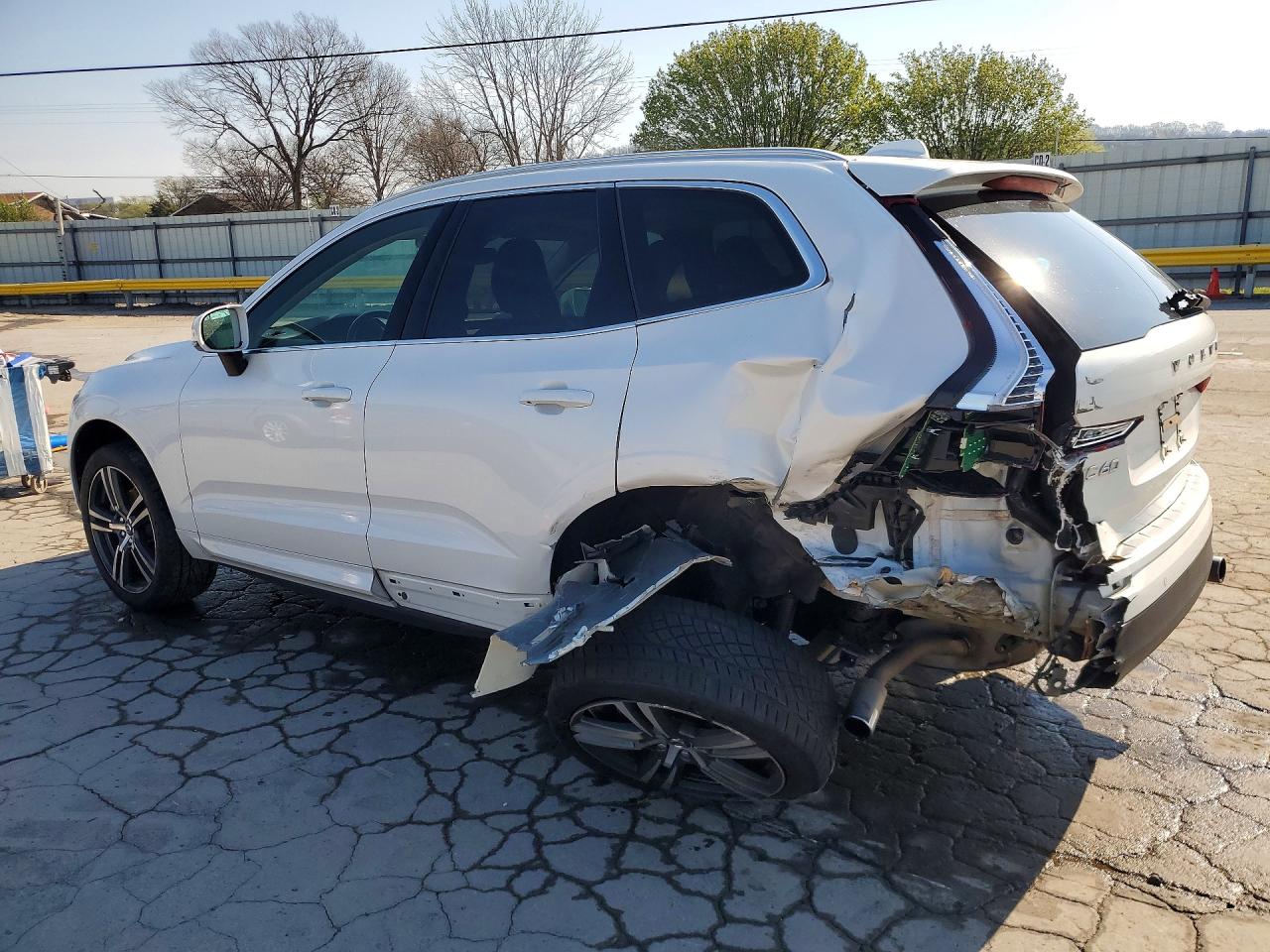 2019 Volvo Xc60 T5 White vin: LYV102RK1KB322589