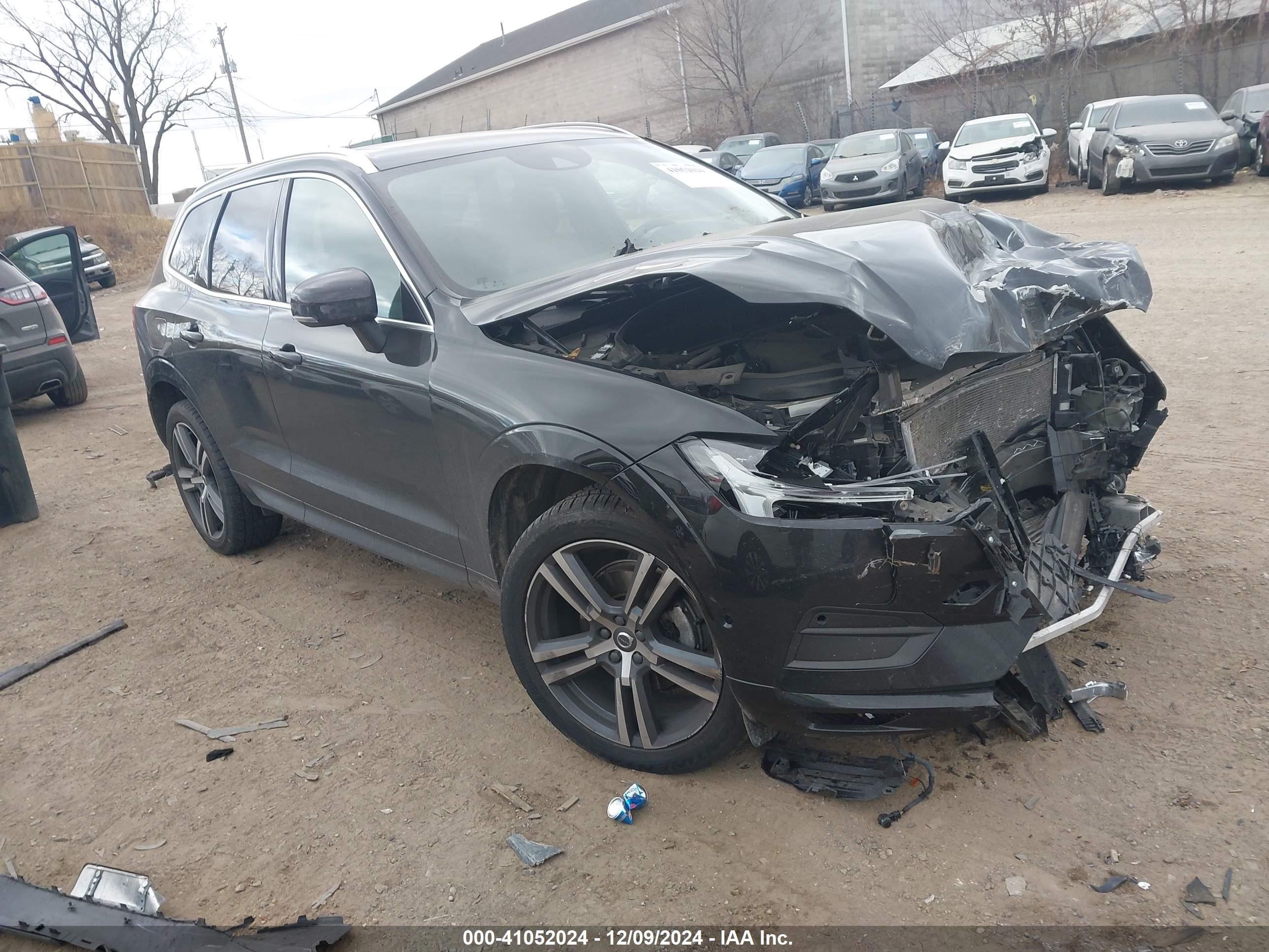 2019 Volvo Xc60 T5 Momentum Black vin: LYV102RK3KB238662