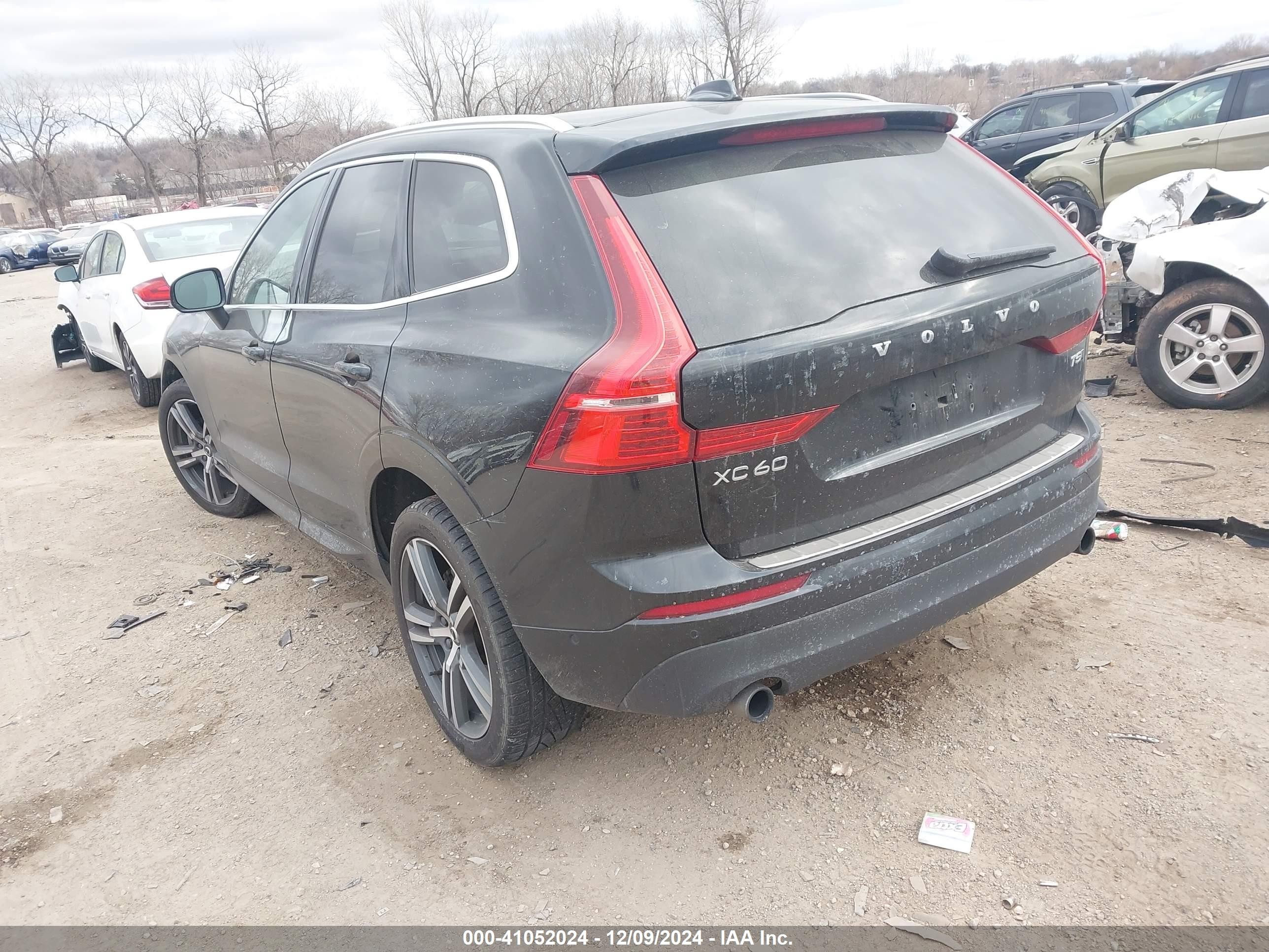 2019 Volvo Xc60 T5 Momentum Black vin: LYV102RK3KB238662