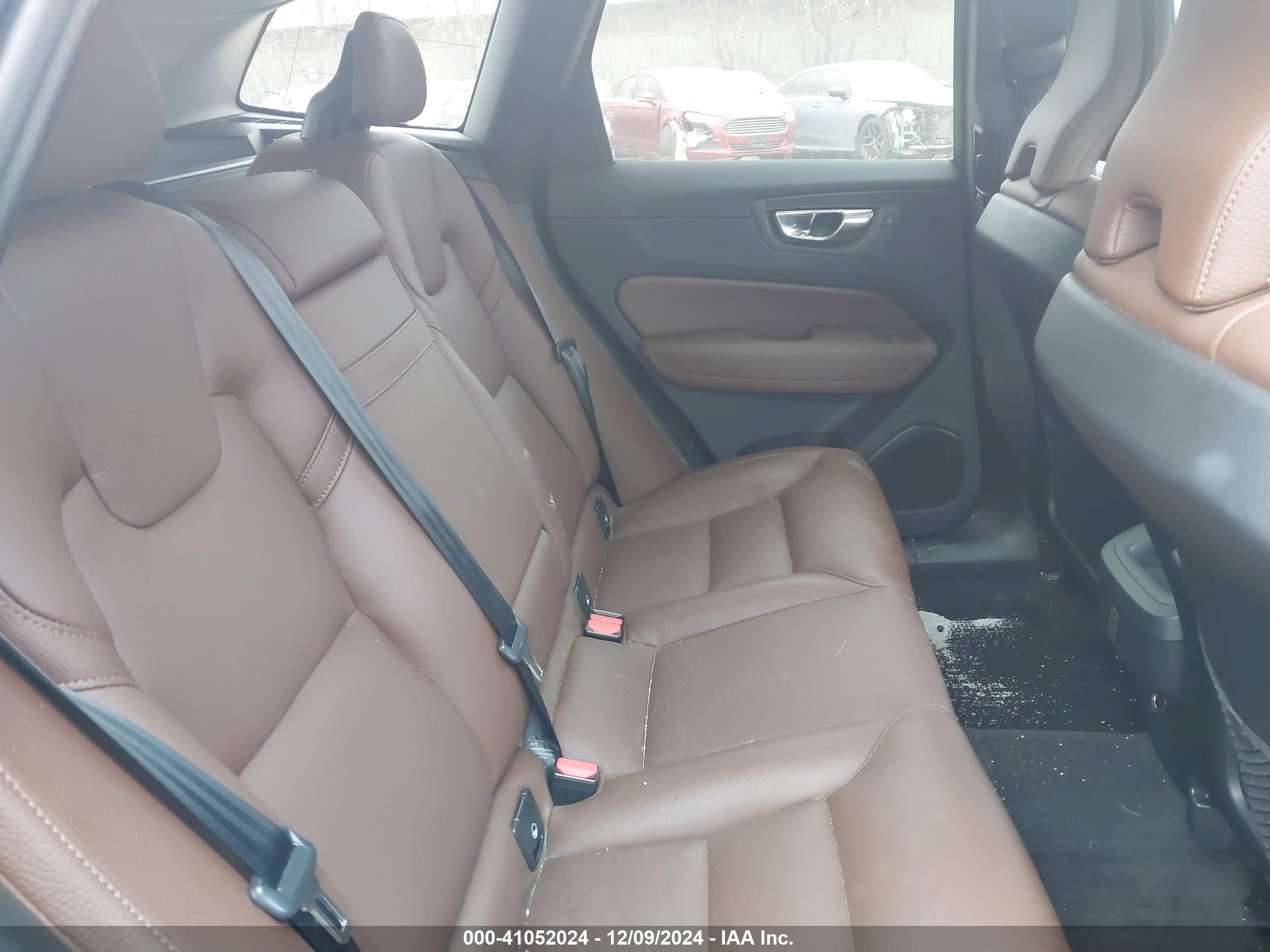 2019 Volvo Xc60 T5 Momentum Black vin: LYV102RK3KB238662