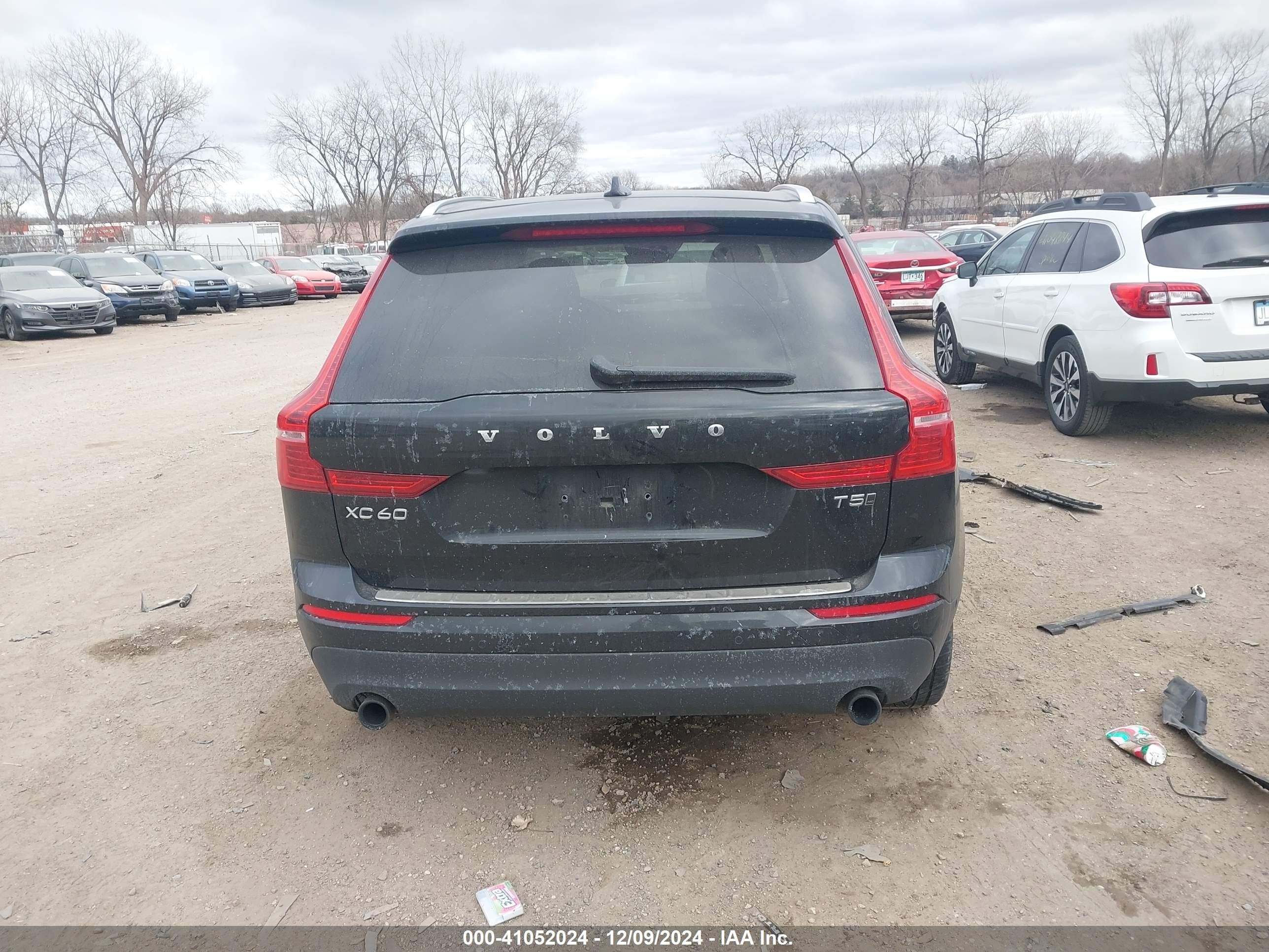 2019 Volvo Xc60 T5 Momentum Black vin: LYV102RK3KB238662