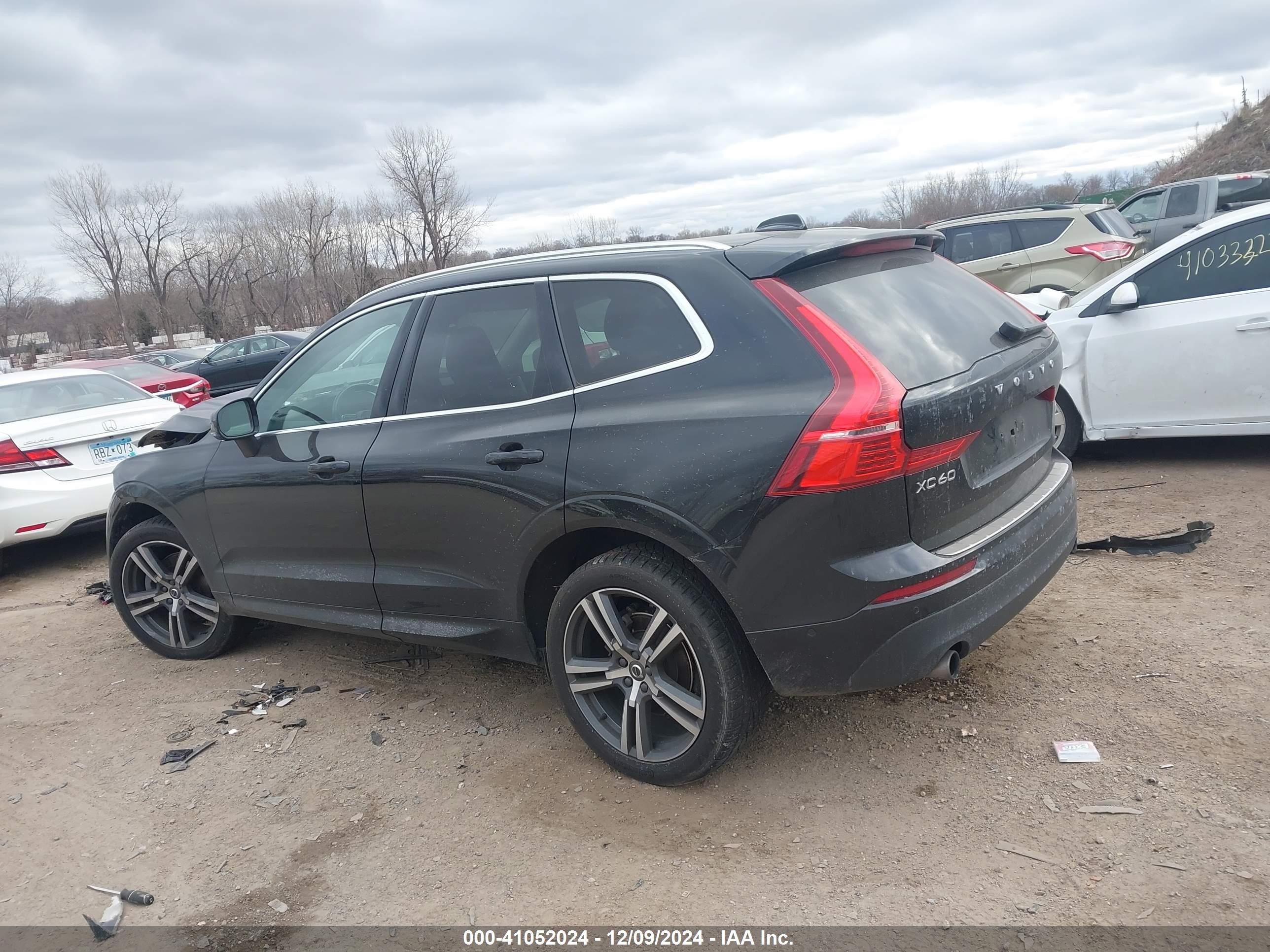 2019 Volvo Xc60 T5 Momentum Black vin: LYV102RK3KB238662