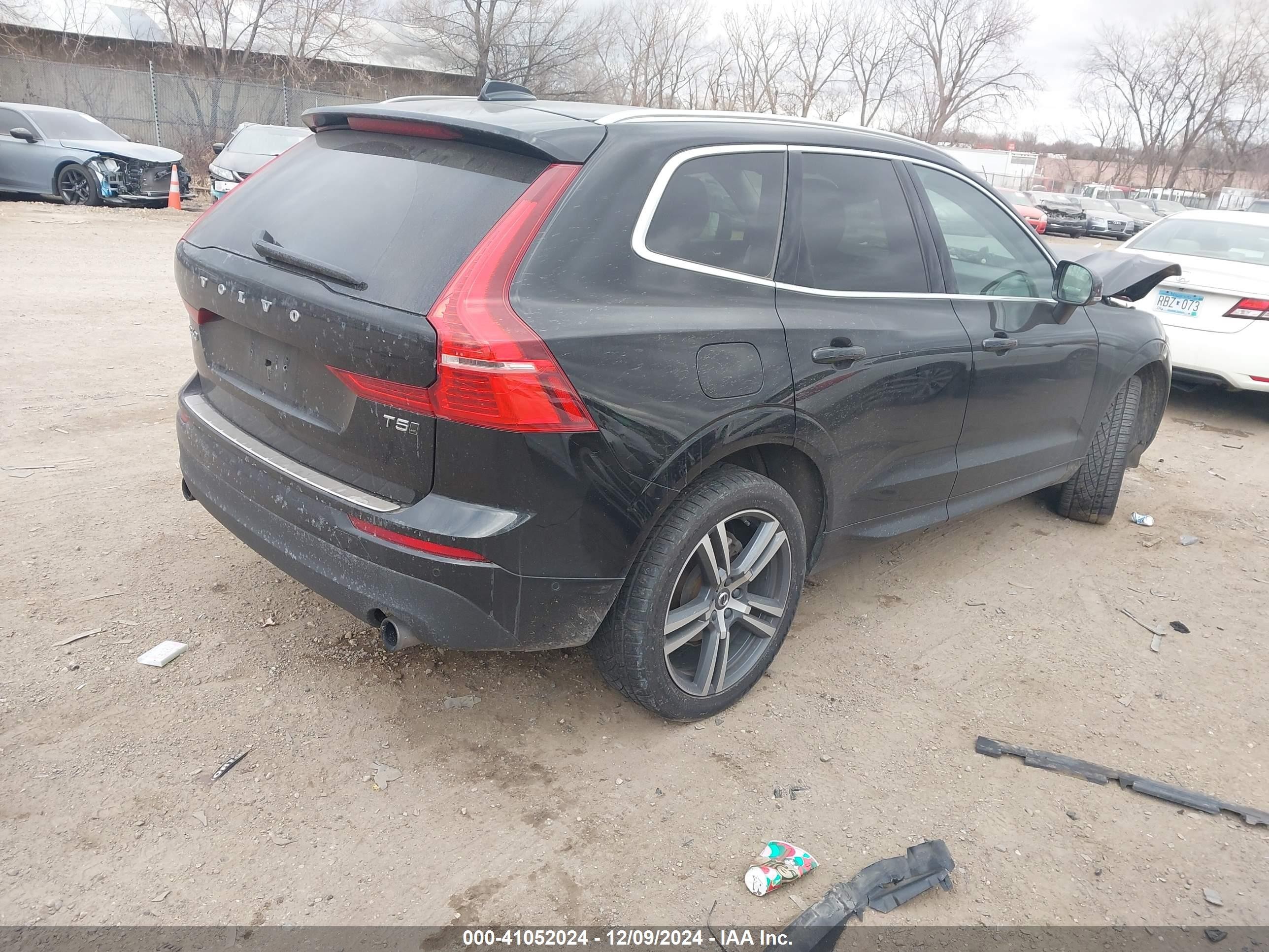 2019 Volvo Xc60 T5 Momentum Black vin: LYV102RK3KB238662