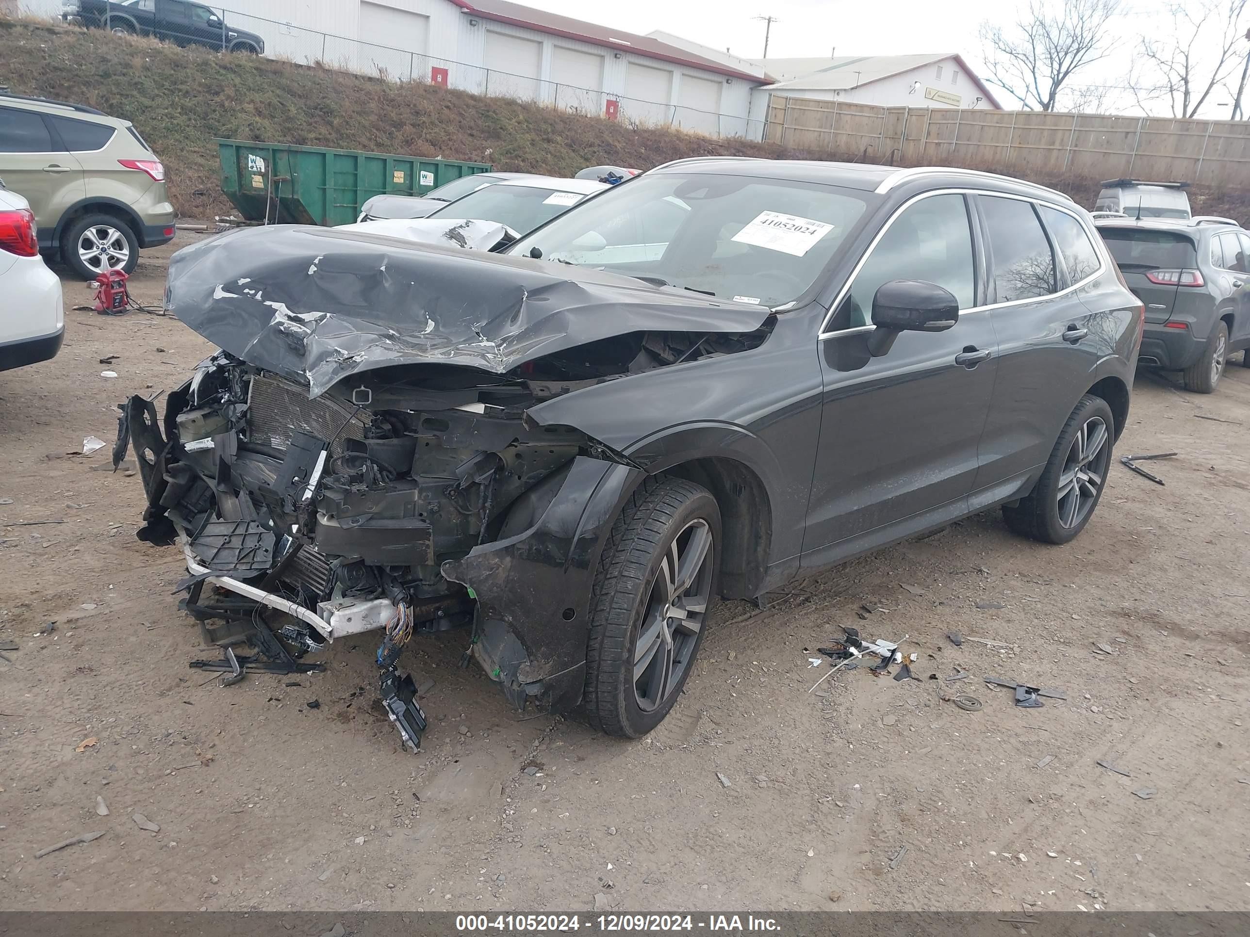 2019 Volvo Xc60 T5 Momentum Black vin: LYV102RK3KB238662