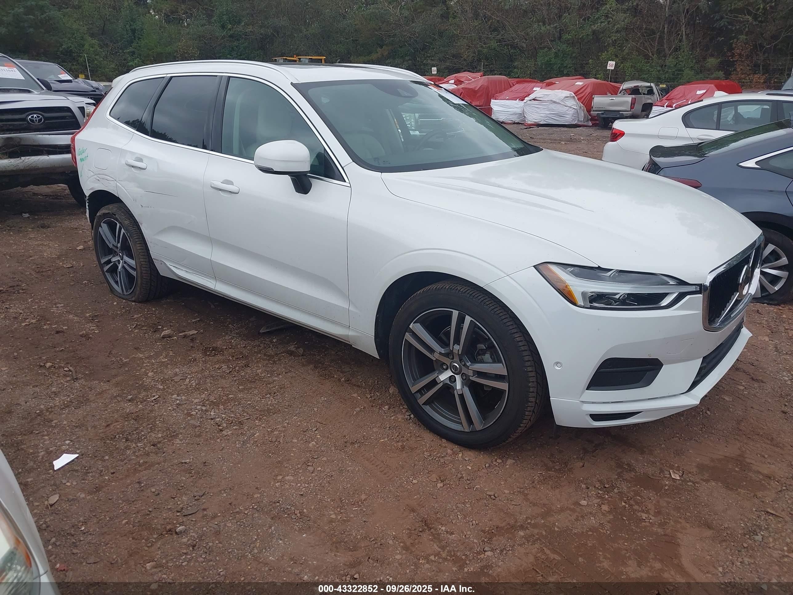 2018 Volvo Xc60 T5 Momentum Белый vin: LYV102RKXJB102267