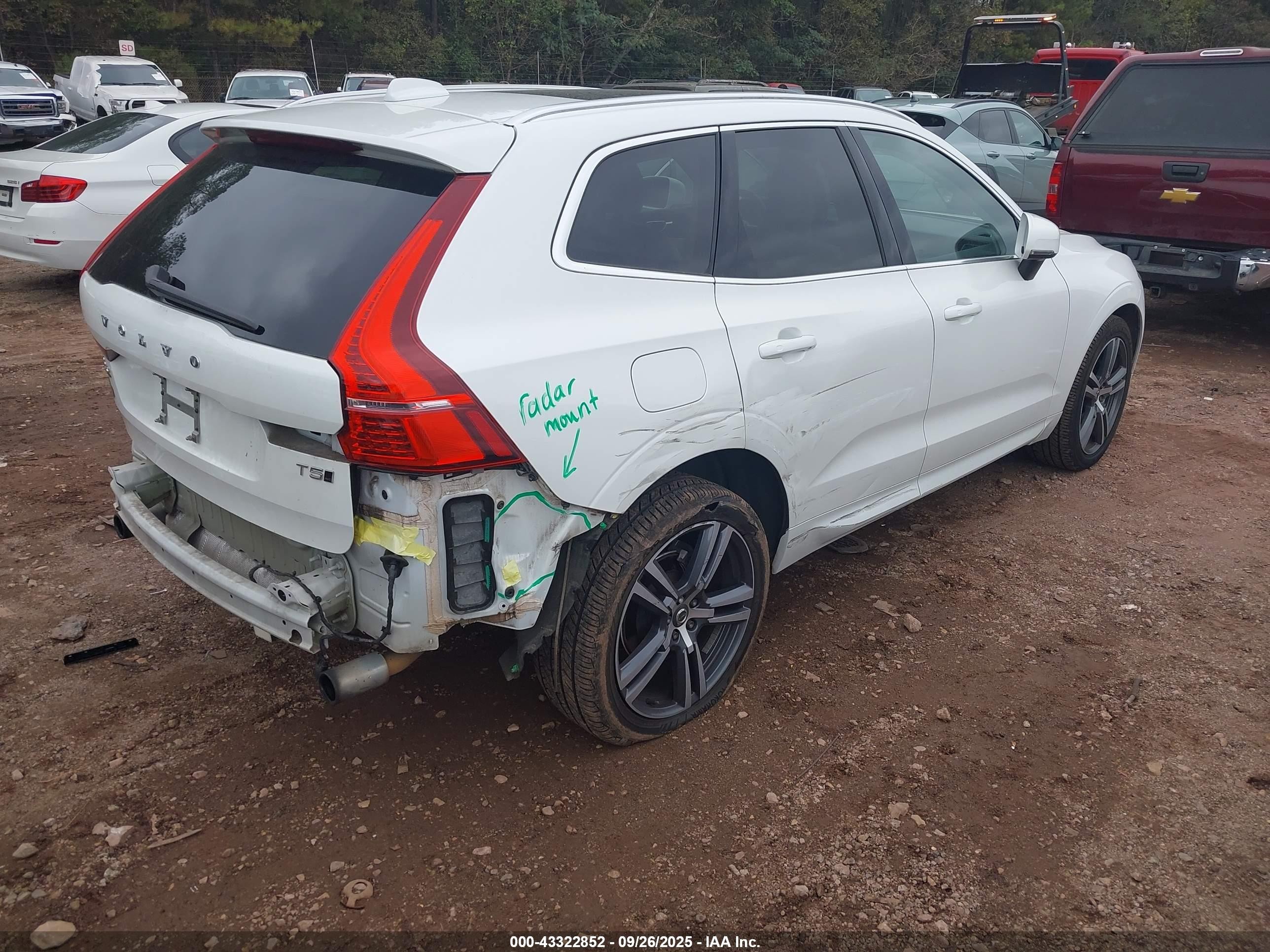2018 Volvo Xc60 T5 Momentum Белый vin: LYV102RKXJB102267