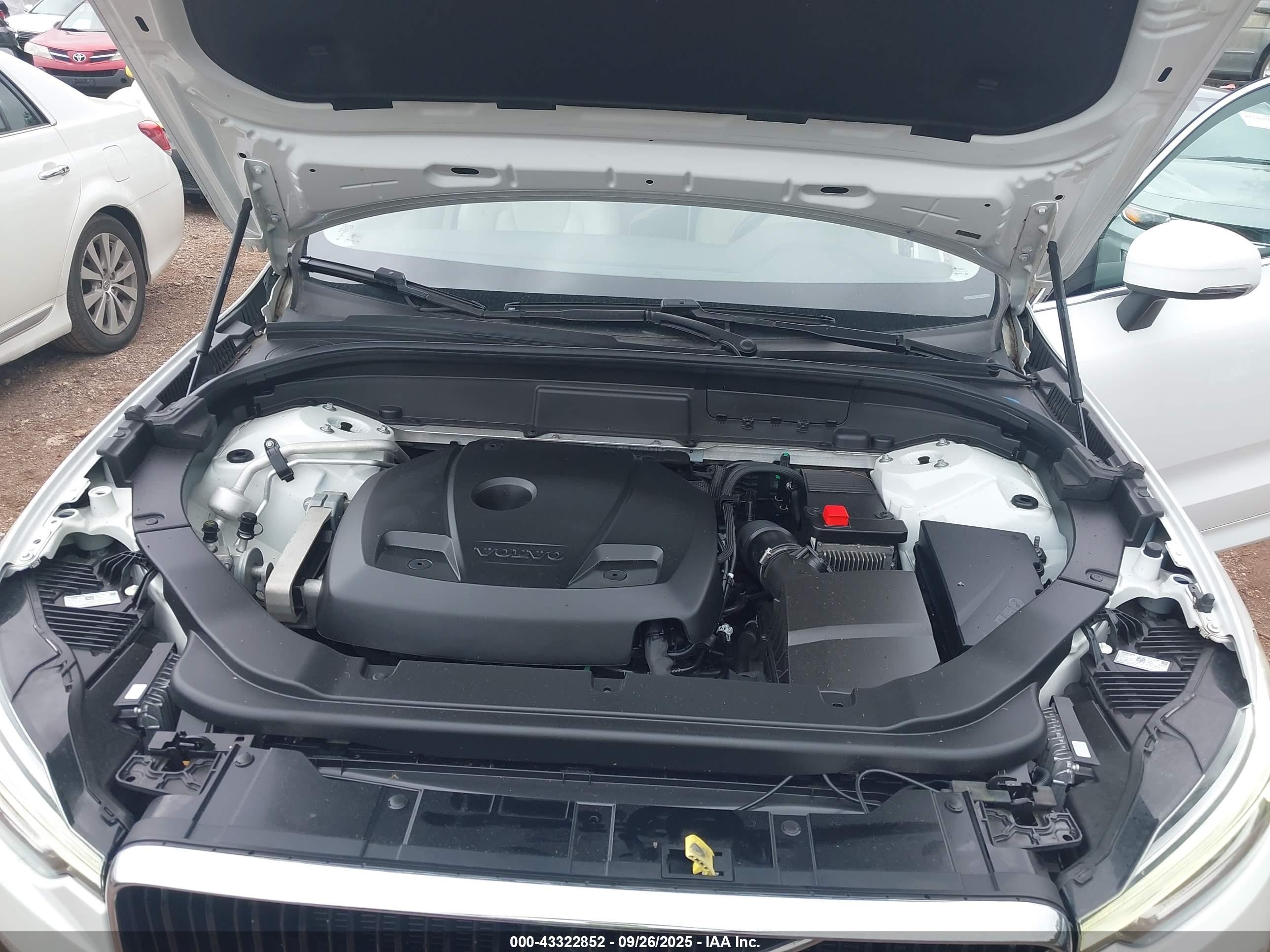 2018 Volvo Xc60 T5 Momentum Белый vin: LYV102RKXJB102267