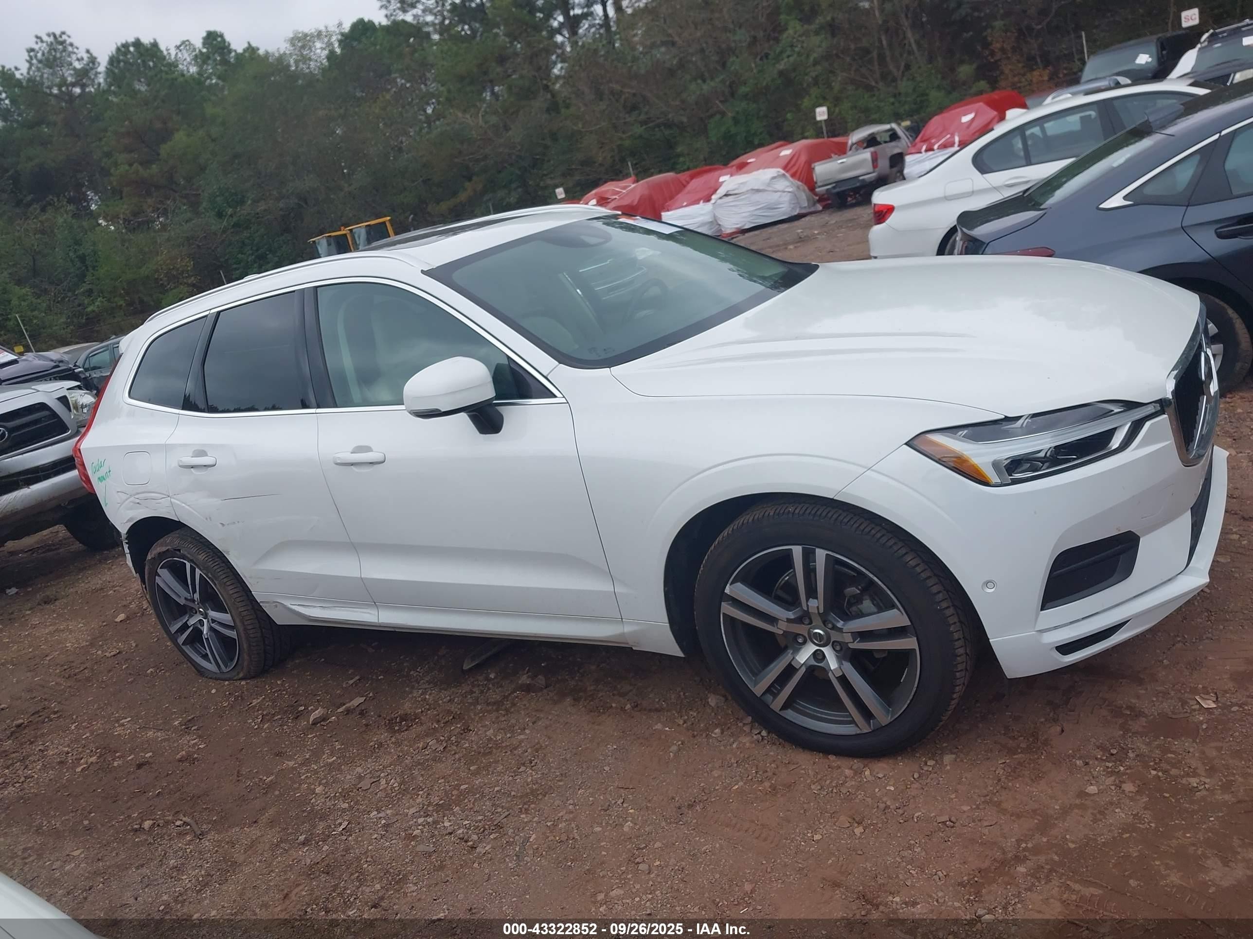 2018 Volvo Xc60 T5 Momentum Белый vin: LYV102RKXJB102267