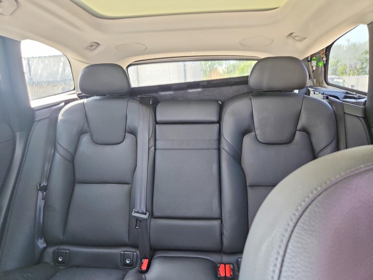 2019 Volvo Xc60 T5 Inscription Серебряный vin: LYV102RL6KB284642