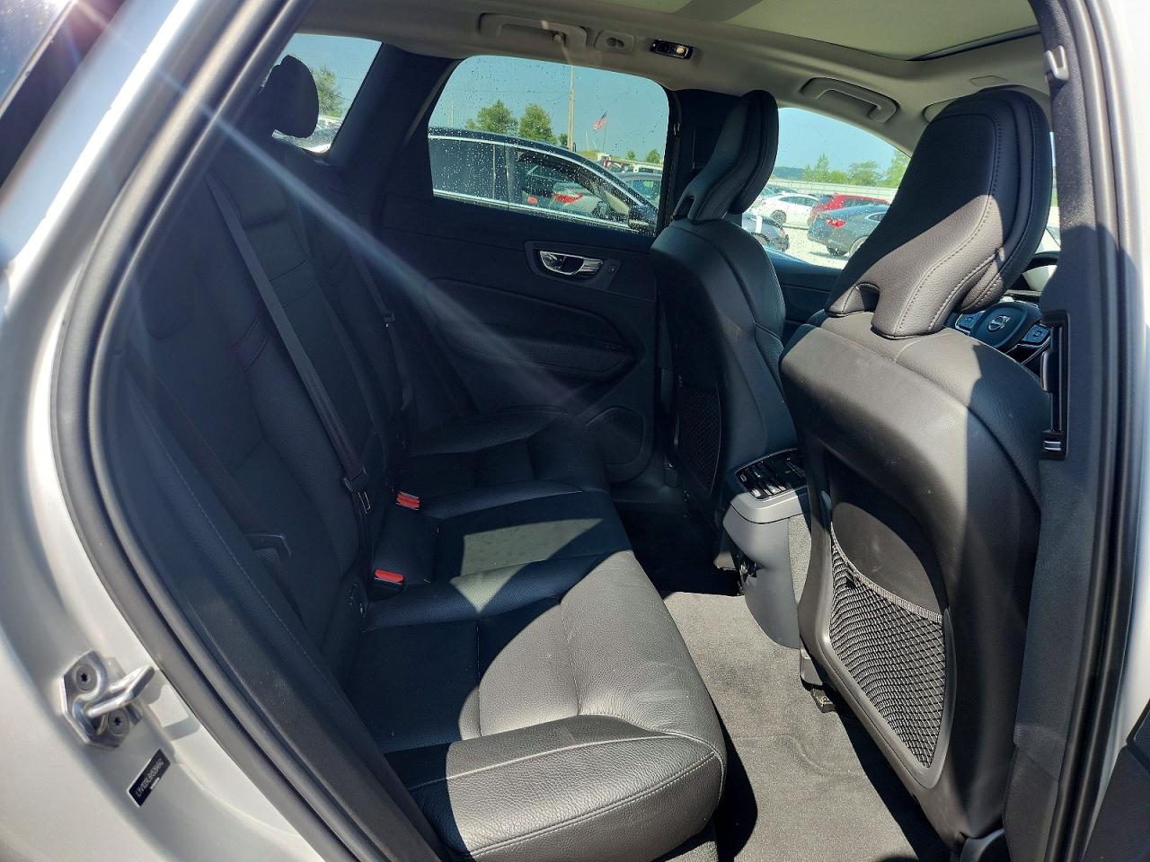 2019 Volvo Xc60 T5 Inscription Серебряный vin: LYV102RL6KB284642