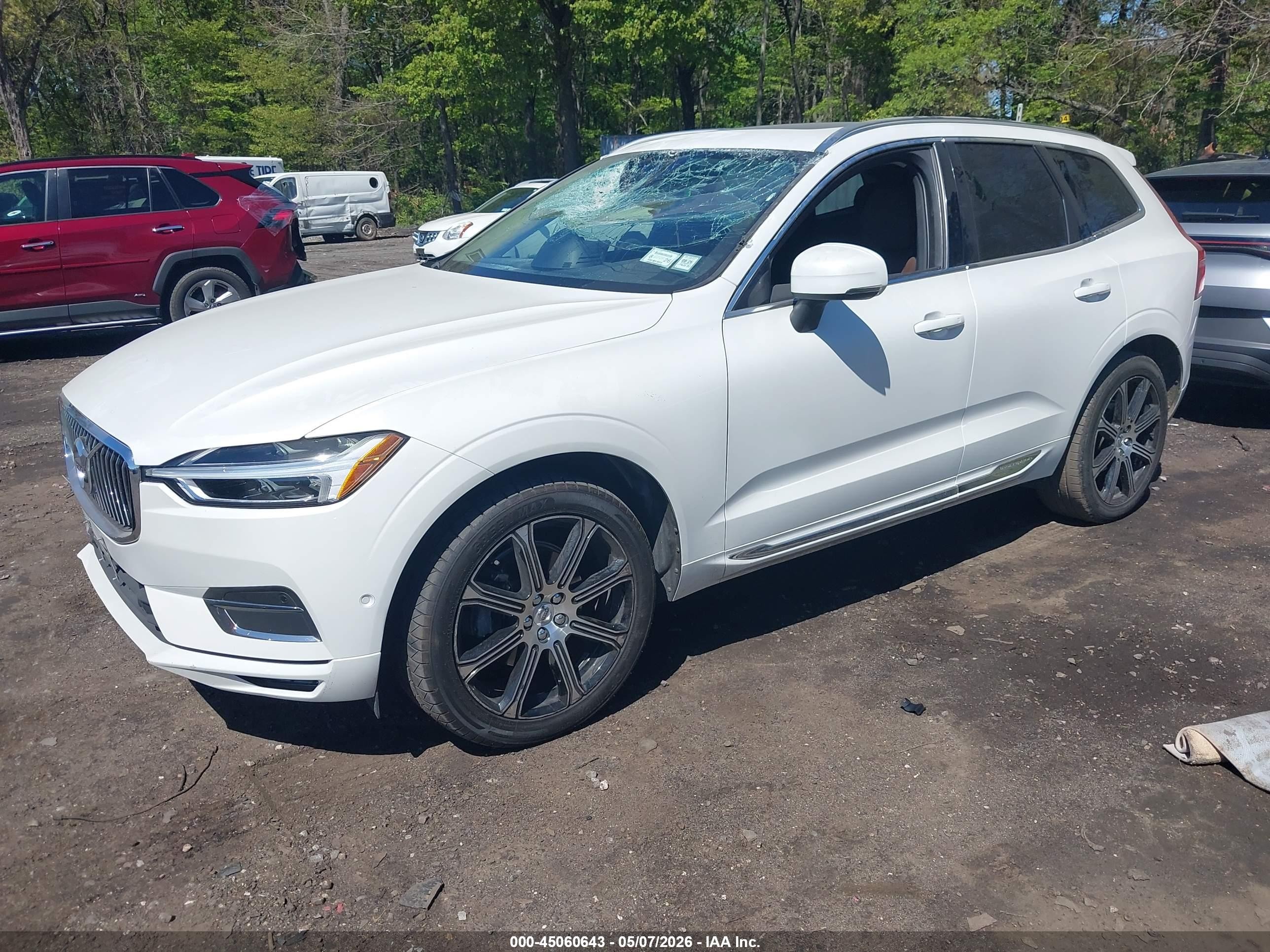 2018 Volvo Xc60 T5 Inscription Белый vin: LYV102RL9JB097541