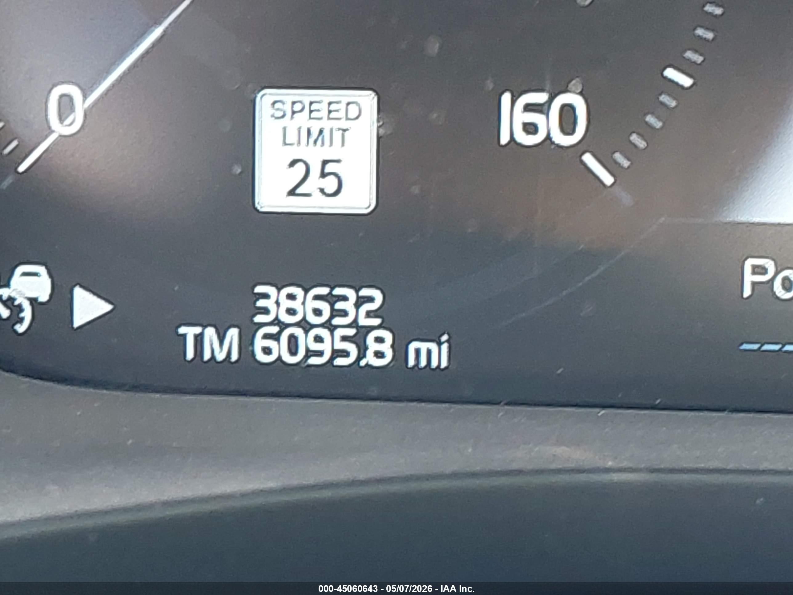 2018 Volvo Xc60 T5 Inscription Белый vin: LYV102RL9JB097541