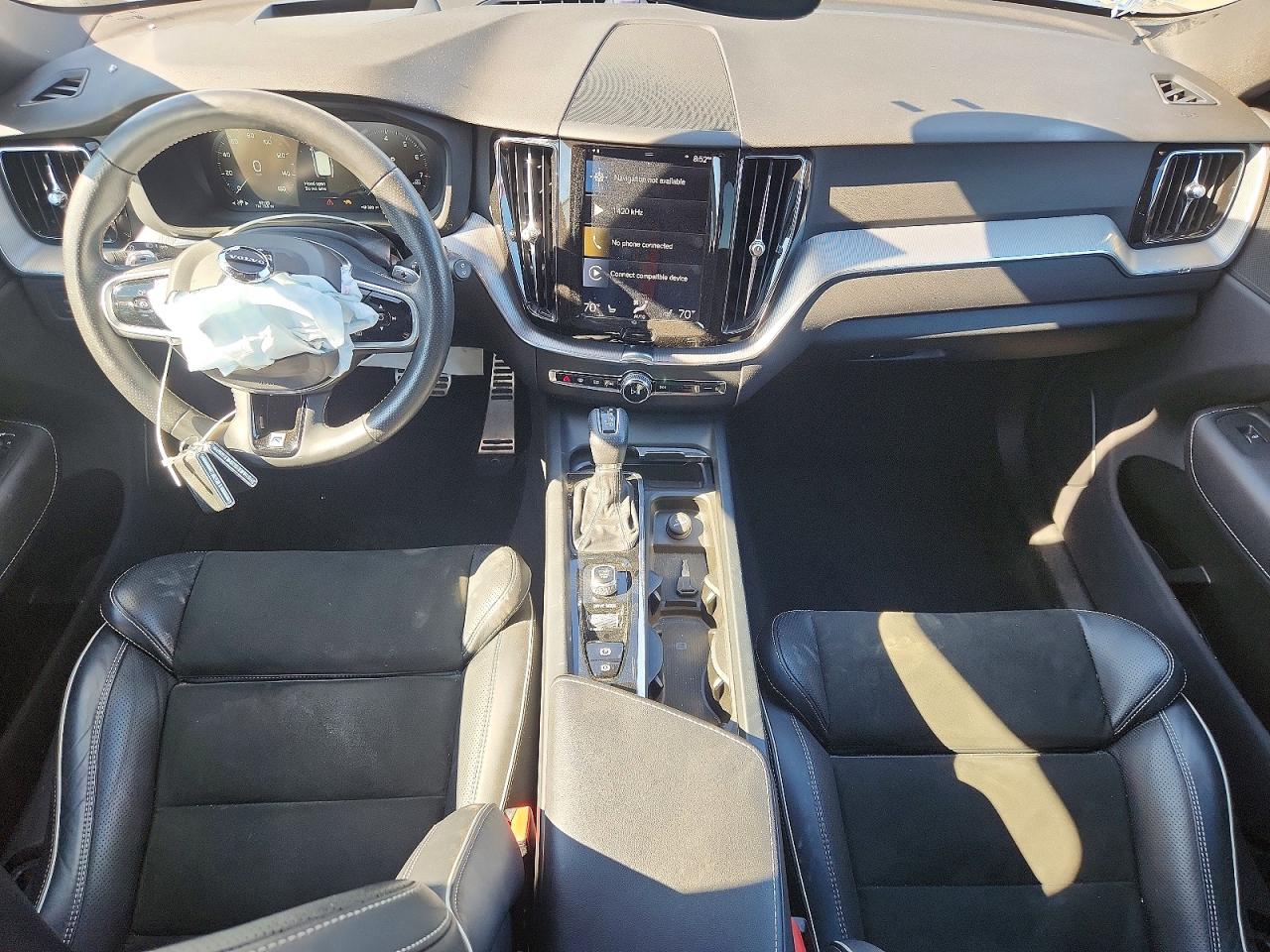 2018 Volvo Xc60 B5 R-design Silver vin: LYV102RM2JB100689