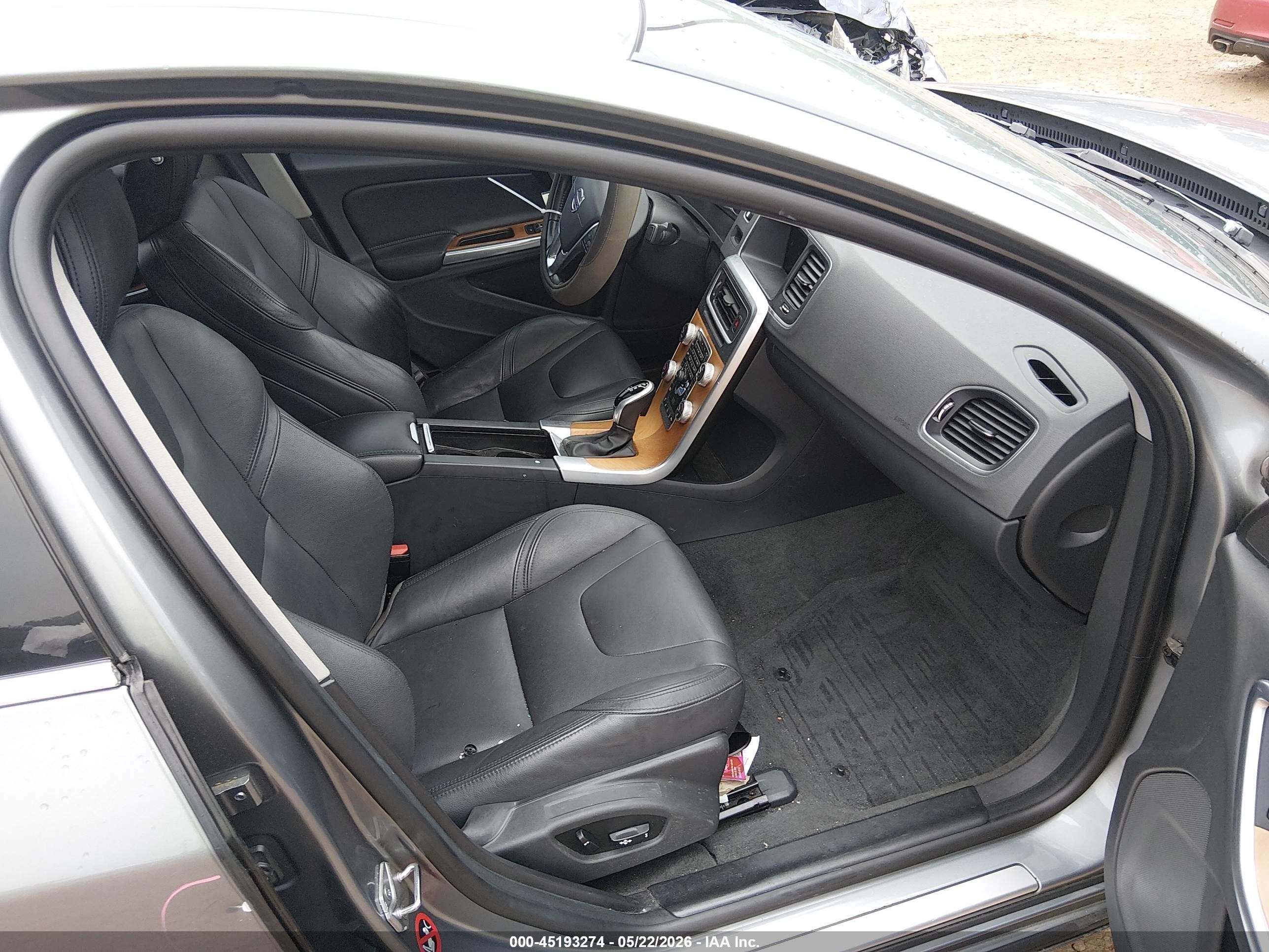 2018 Volvo S60 Inscription T5 Platinum Light Blue vin: LYV402TMXJB158605