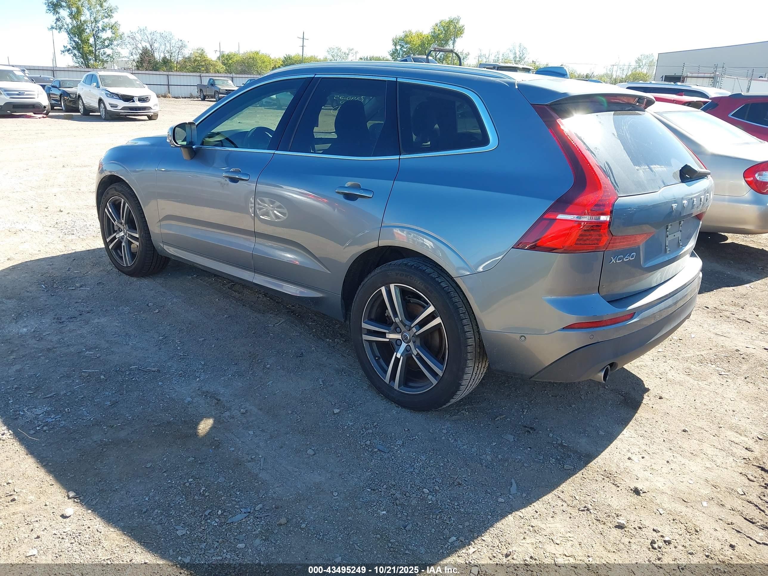 2018 Volvo Xc60 T6 Momentum Silver vin: LYVA22RK4JB122671