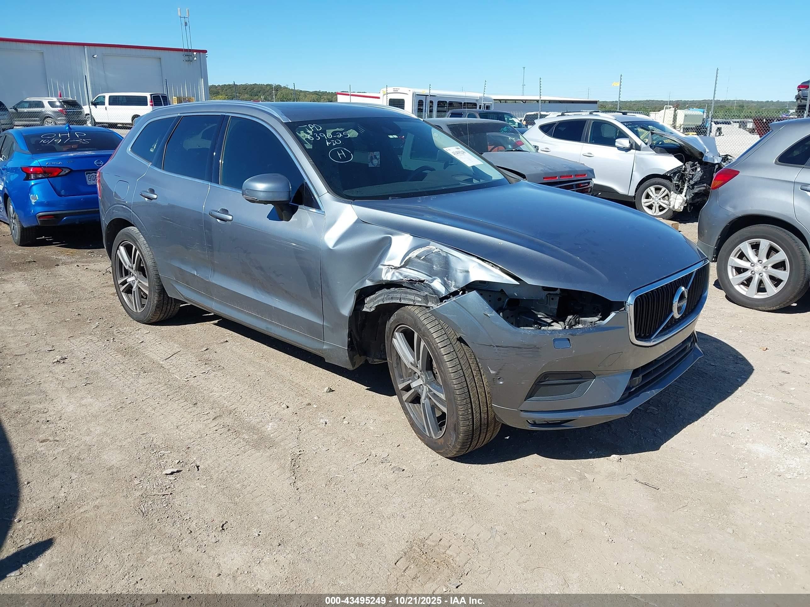 2018 Volvo Xc60 T6 Momentum Silver vin: LYVA22RK4JB122671
