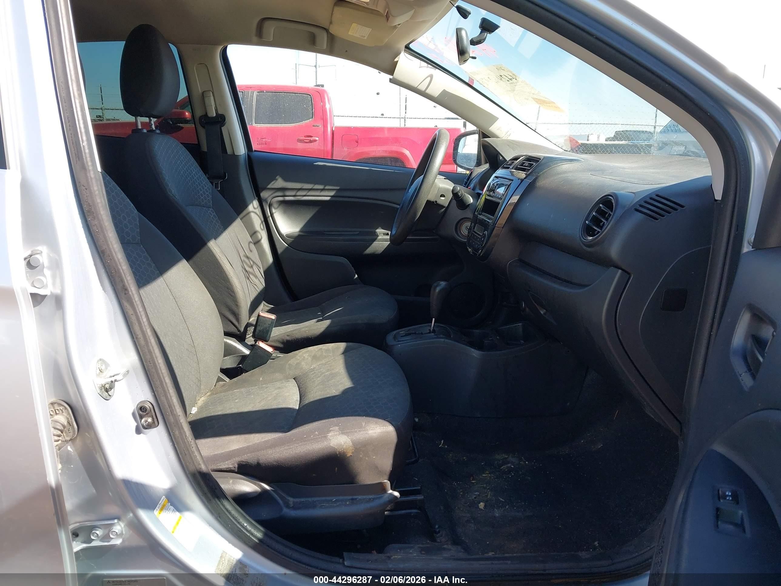 2015 Mitsubishi Mirage De Silver vin: ML32A3HJ4FH042690