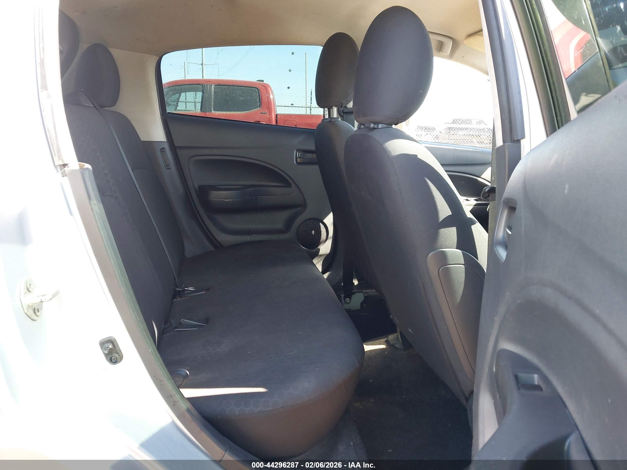 2015 Mitsubishi Mirage De Silver vin: ML32A3HJ4FH042690