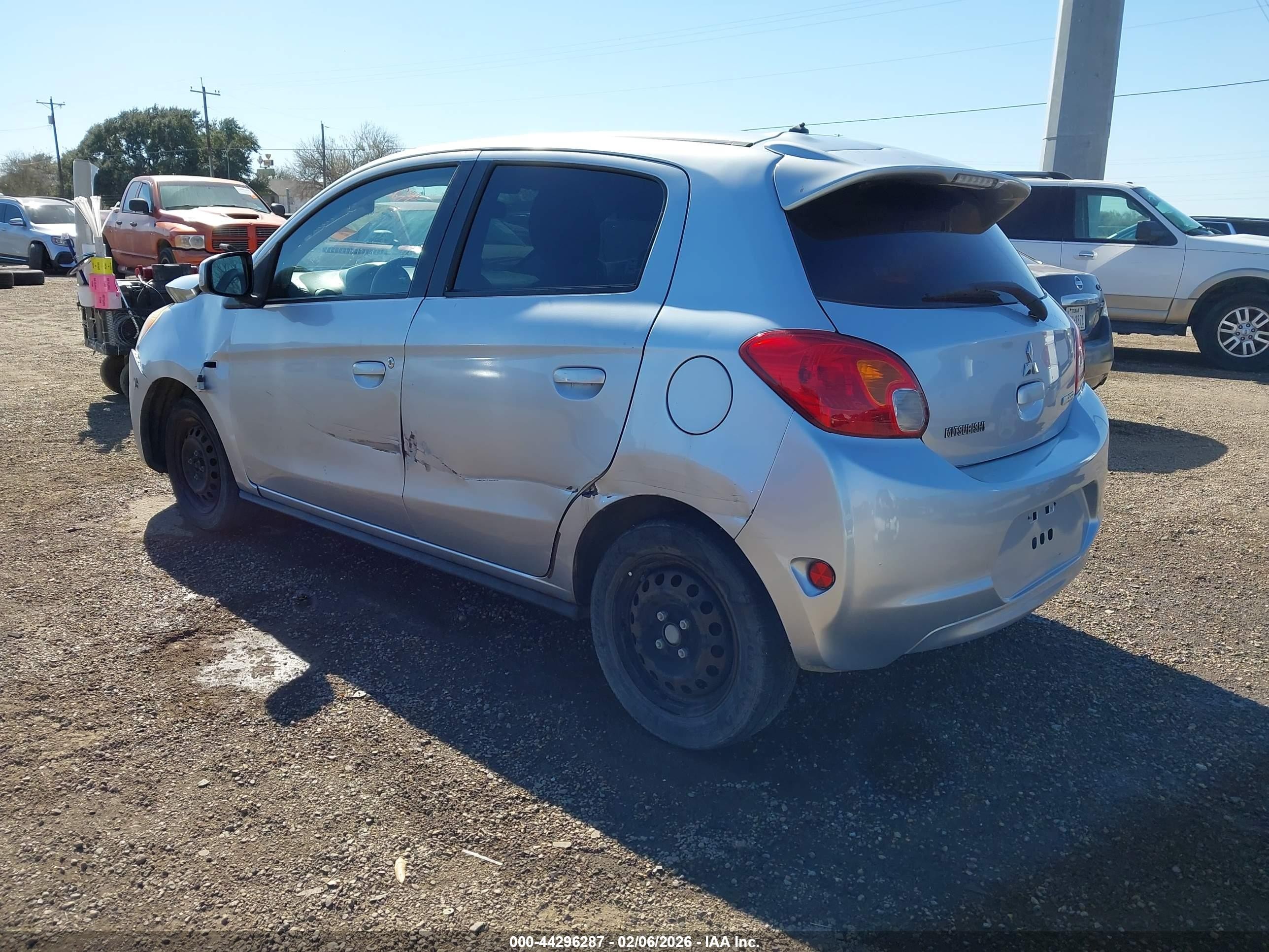 2015 Mitsubishi Mirage De Silver vin: ML32A3HJ4FH042690
