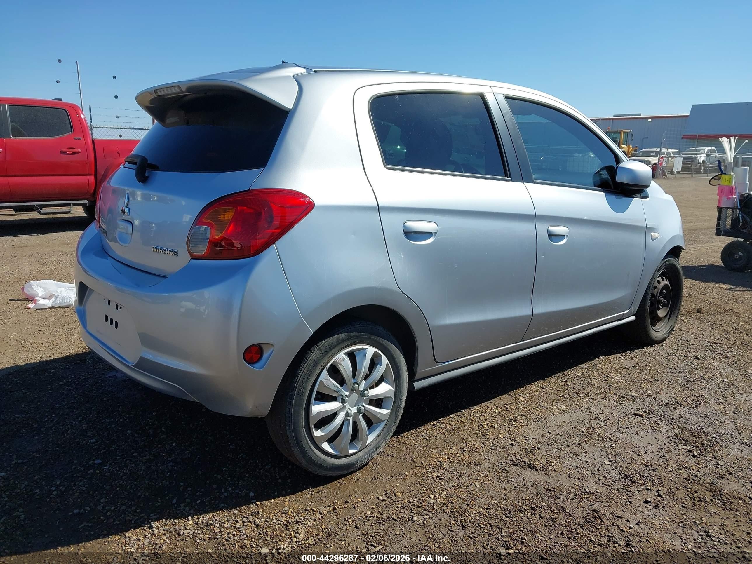 2015 Mitsubishi Mirage De Silver vin: ML32A3HJ4FH042690
