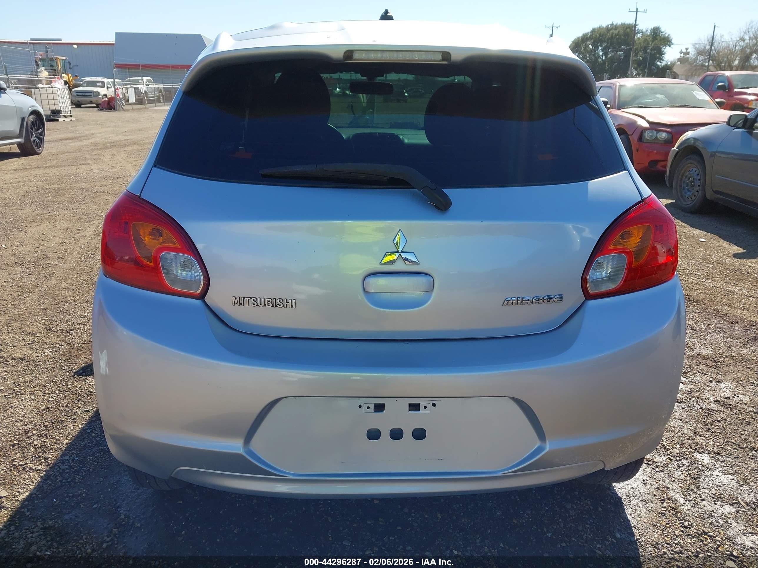 2015 Mitsubishi Mirage De Silver vin: ML32A3HJ4FH042690