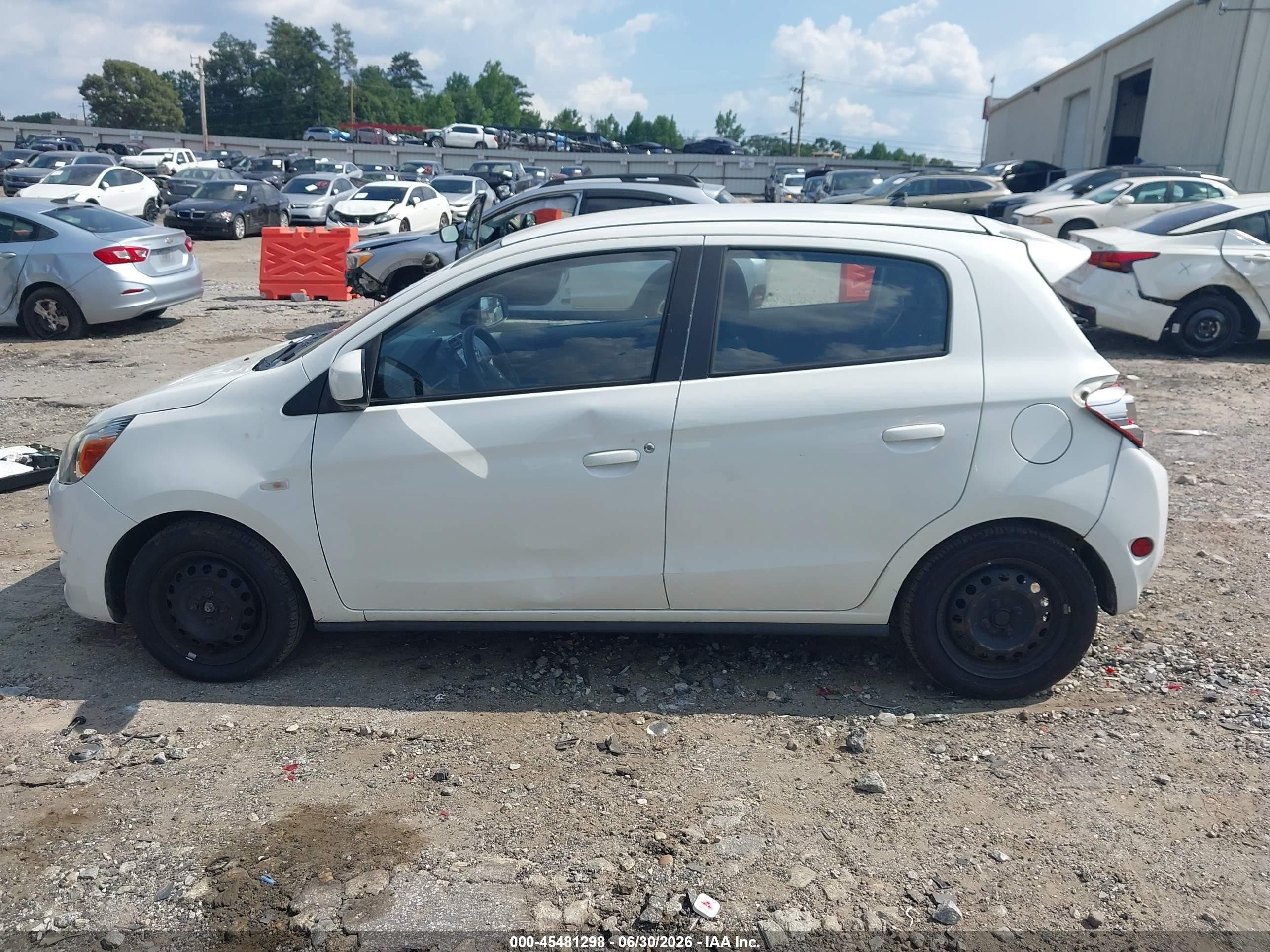 2015 Mitsubishi Mirage De White vin: ML32A3HJ4FH049073