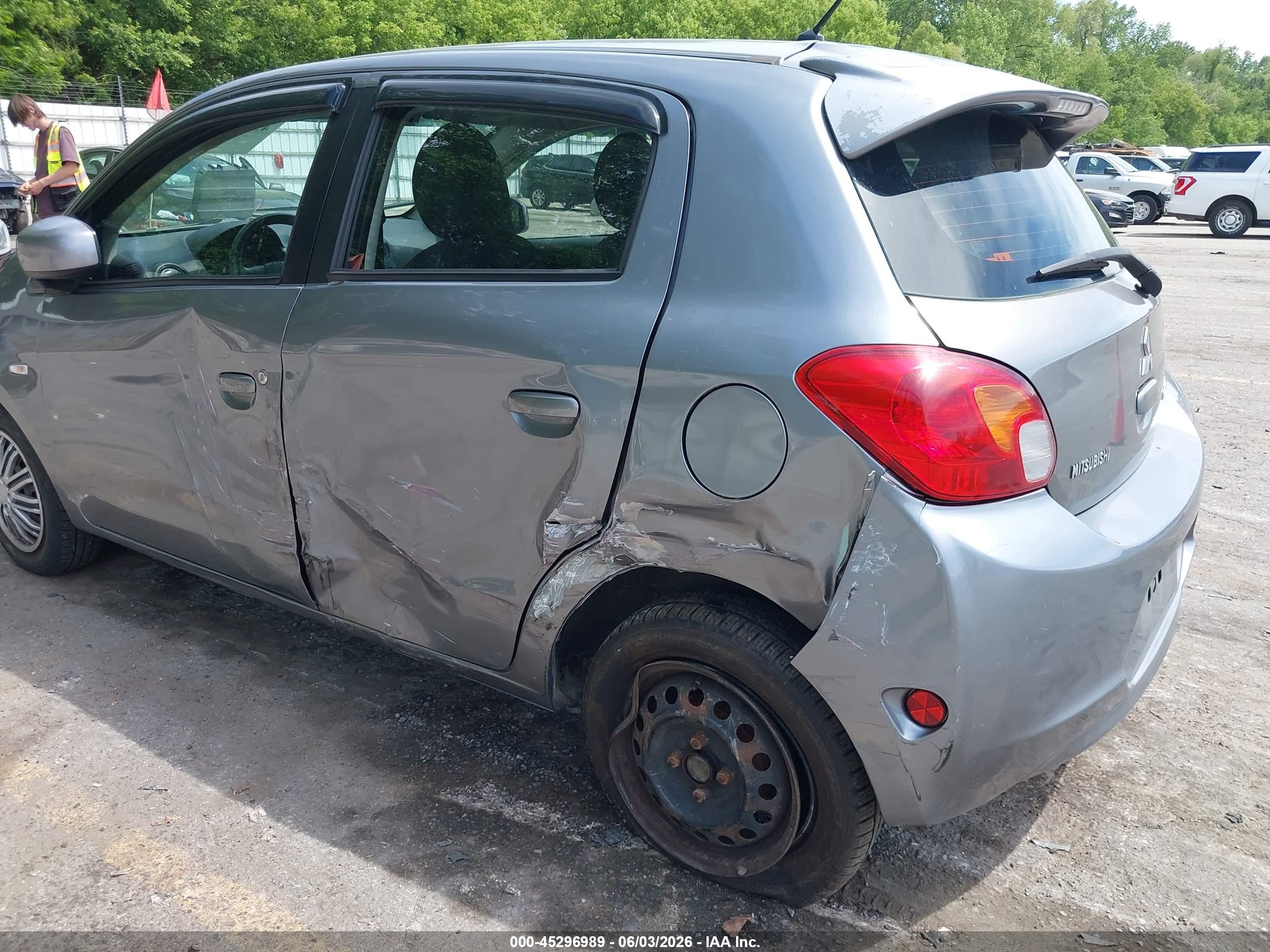 2015 Mitsubishi Mirage De Silver vin: ML32A3HJ4FH054175