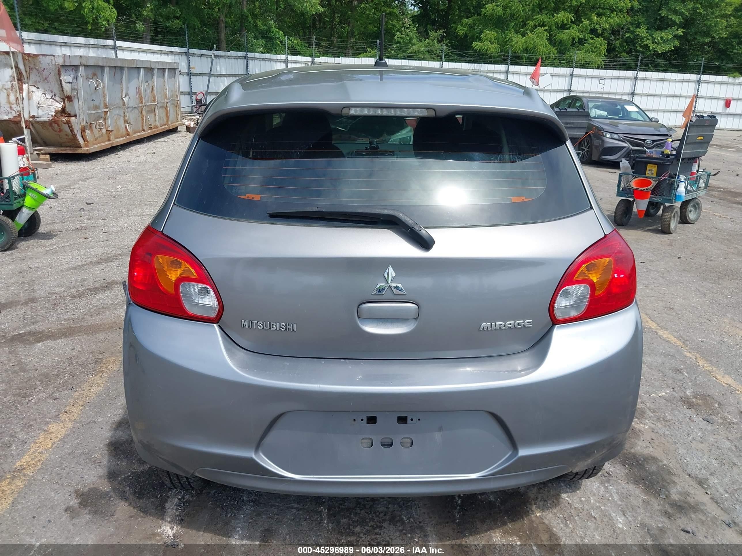 2015 Mitsubishi Mirage De Silver vin: ML32A3HJ4FH054175