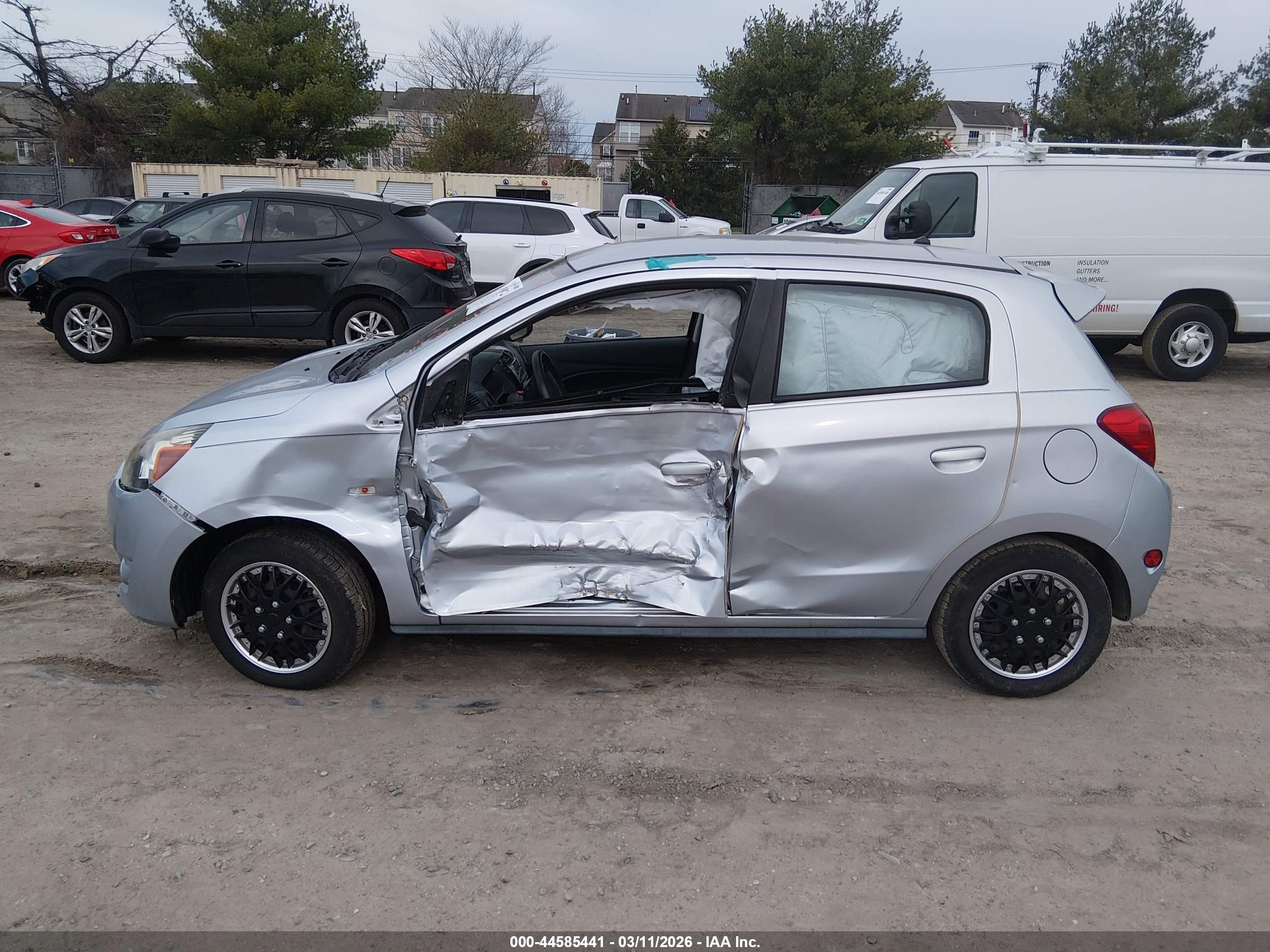 2015 Mitsubishi Mirage De Серебряный vin: ML32A3HJ6FH053304
