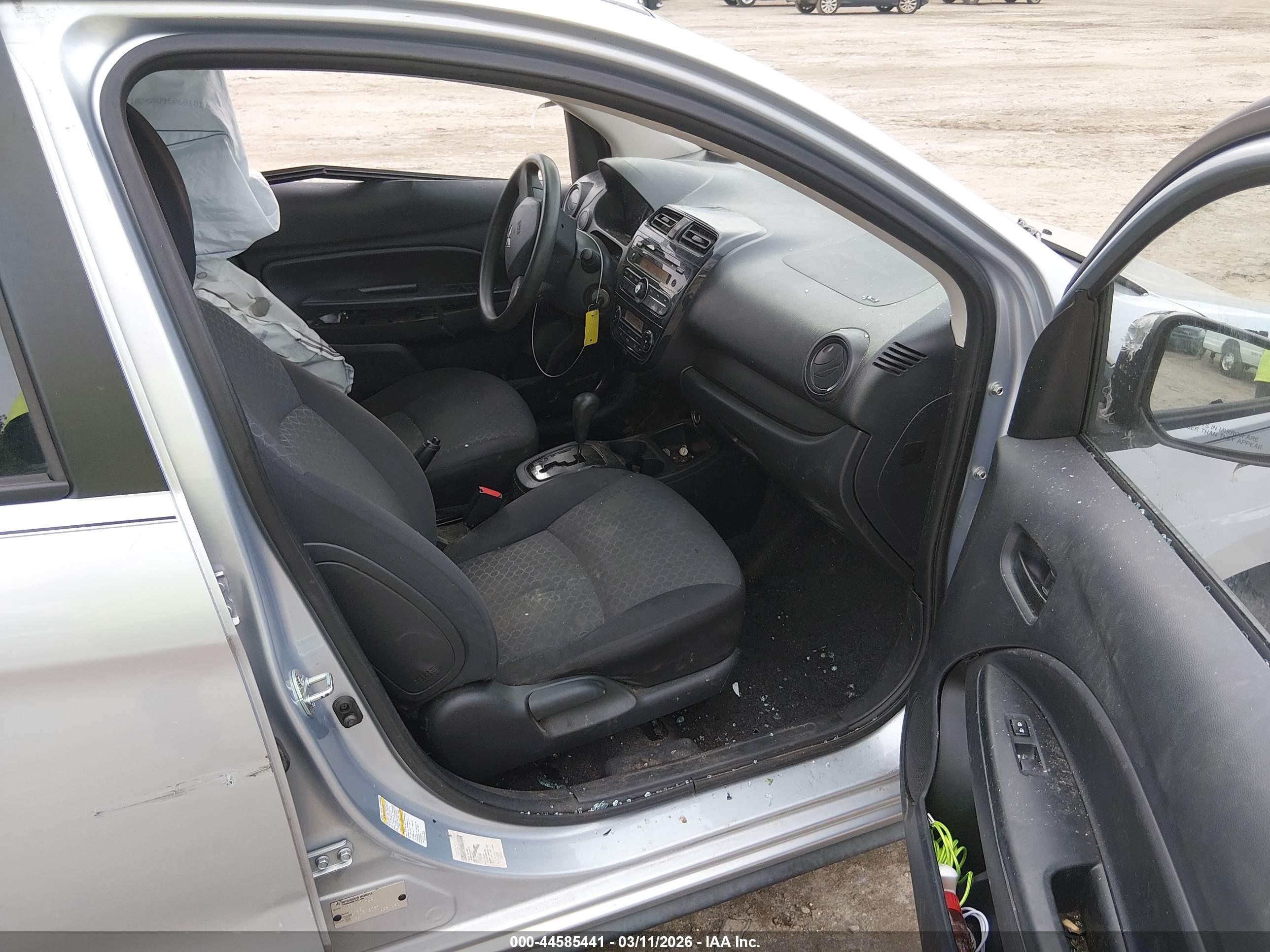 2015 Mitsubishi Mirage De Серебряный vin: ML32A3HJ6FH053304