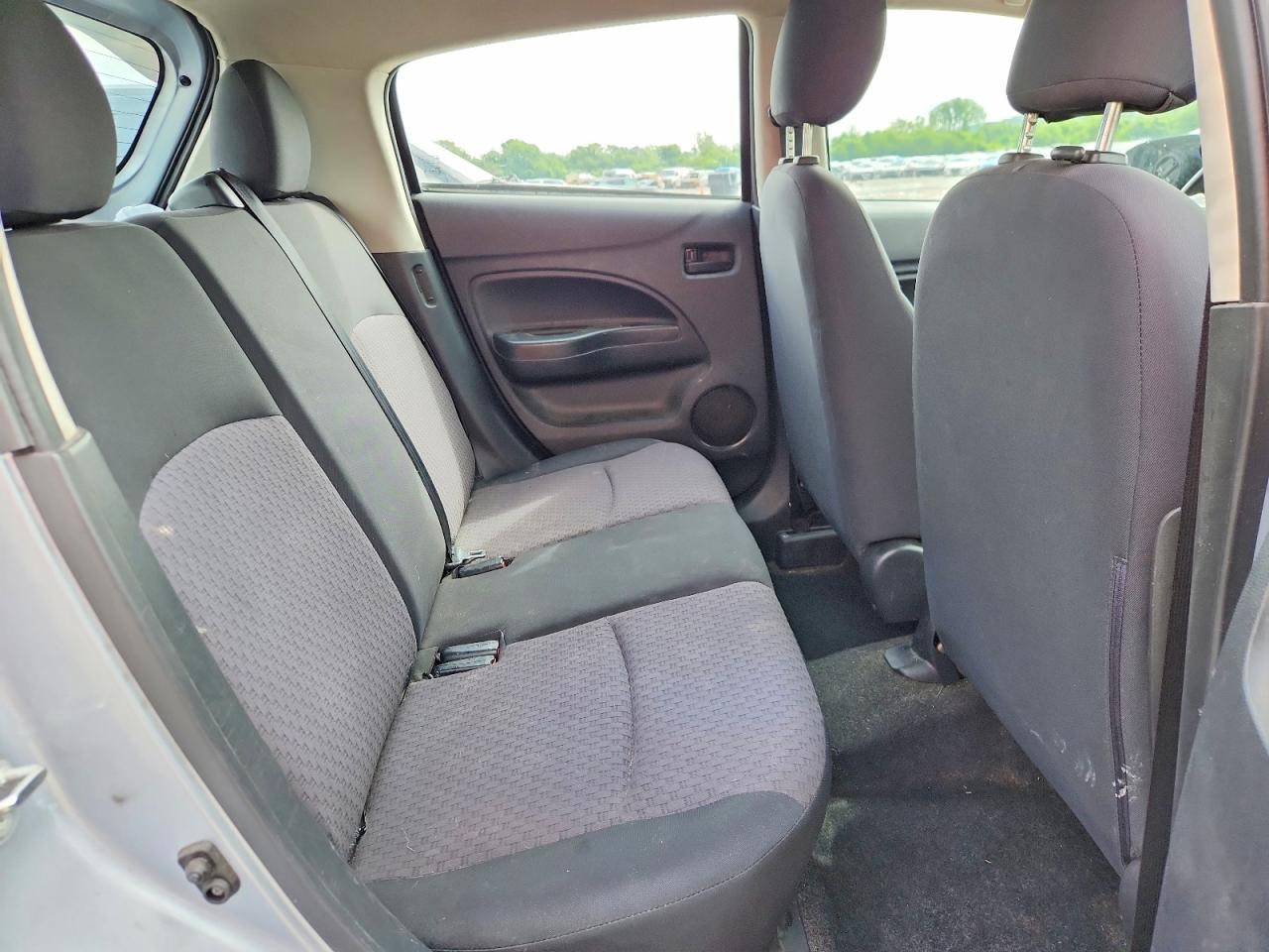 2017 Mitsubishi Mirage Es Silver vin: ML32A3HJ6HH006180