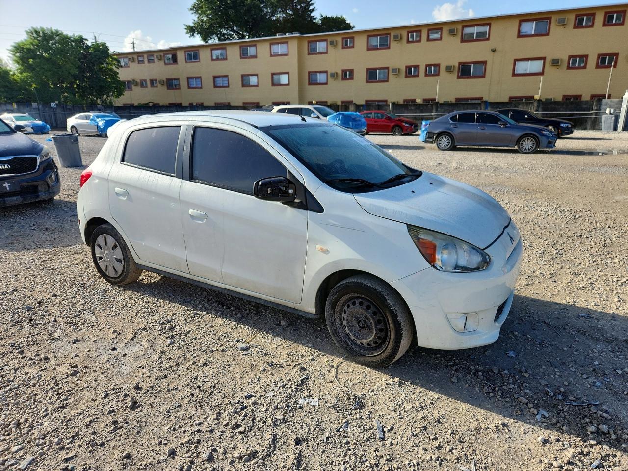 2014 Mitsubishi Mirage De White vin: ML32A3HJ7EH023551