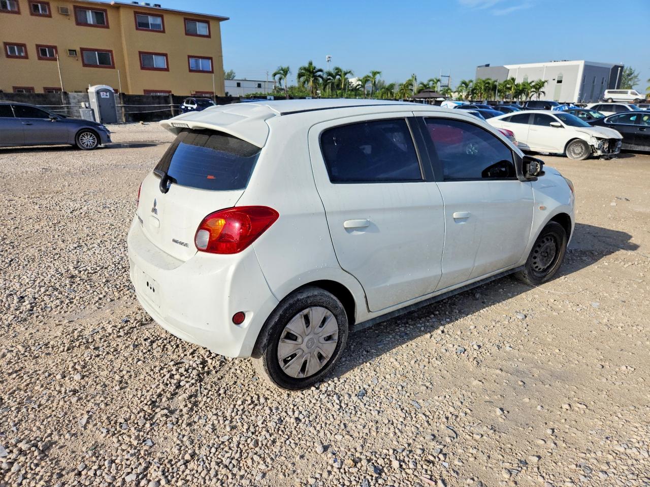2014 Mitsubishi Mirage De White vin: ML32A3HJ7EH023551