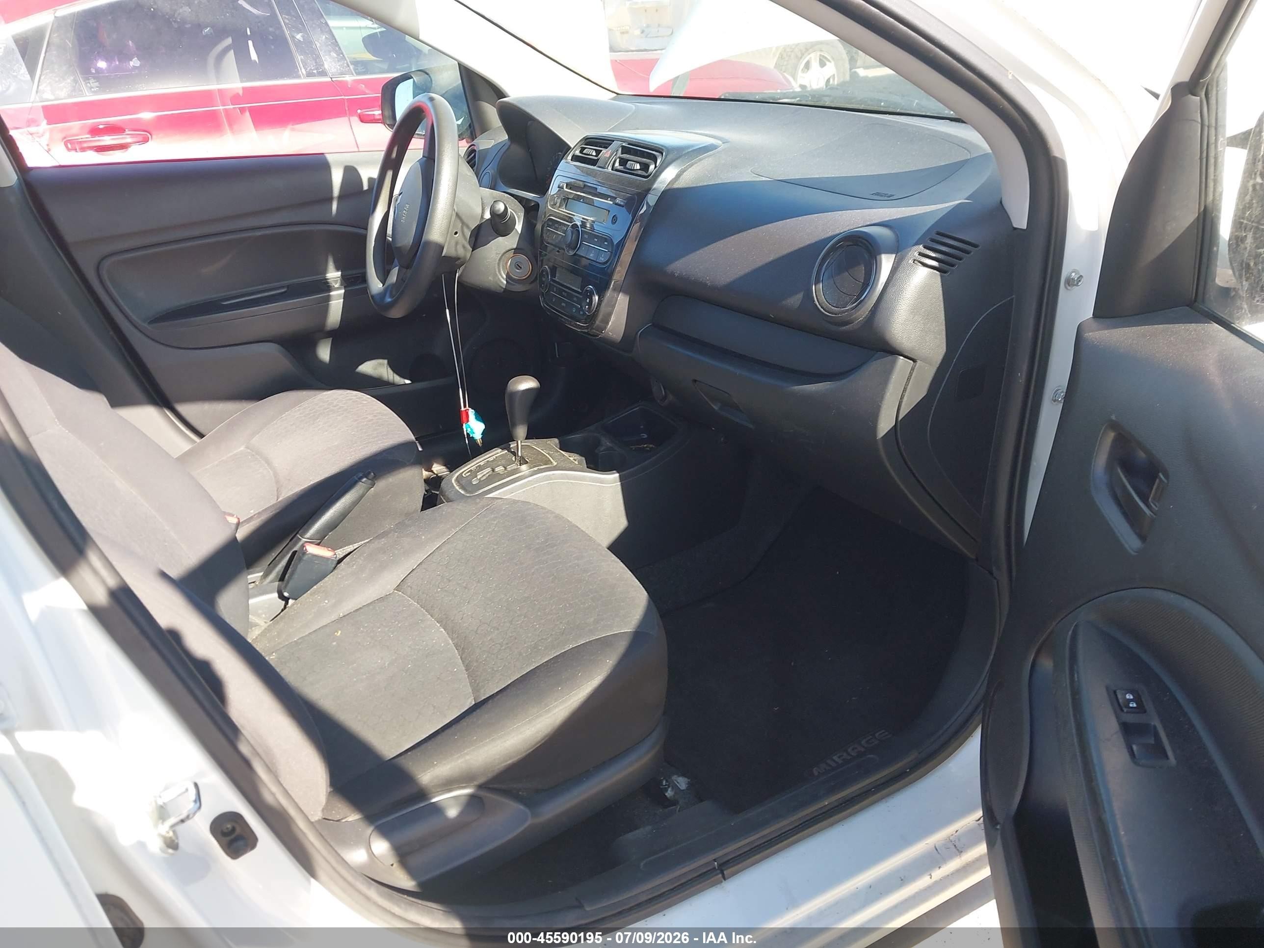 2015 Mitsubishi Mirage De White vin: ML32A3HJ9FH040529