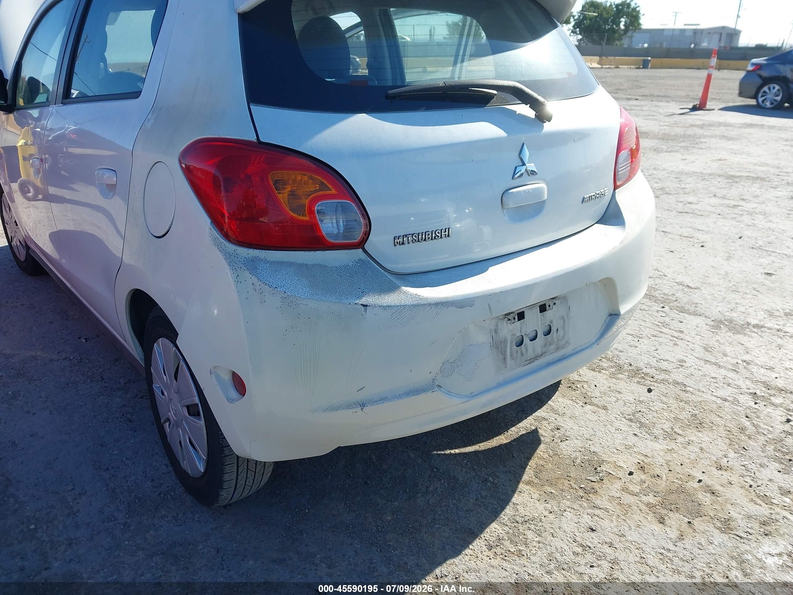 2015 Mitsubishi Mirage De White vin: ML32A3HJ9FH040529