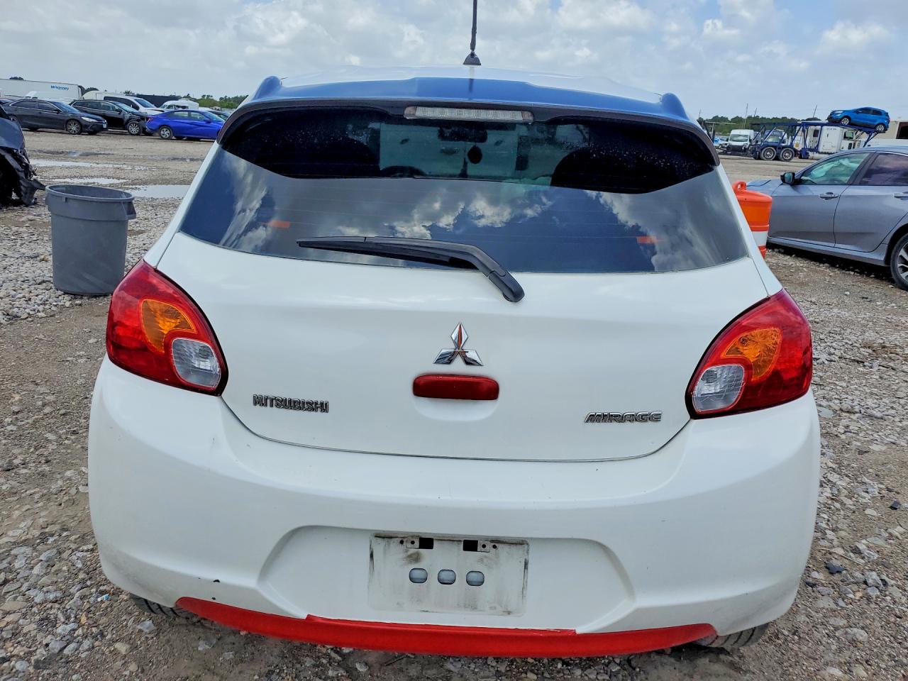 2015 Mitsubishi Mirage De White vin: ML32A3HJ9FH041874