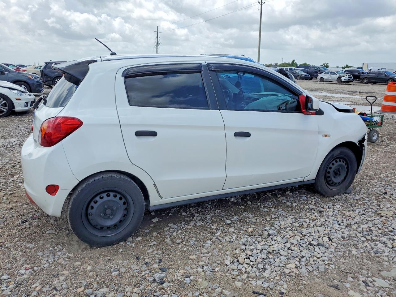 2015 Mitsubishi Mirage De White vin: ML32A3HJ9FH041874