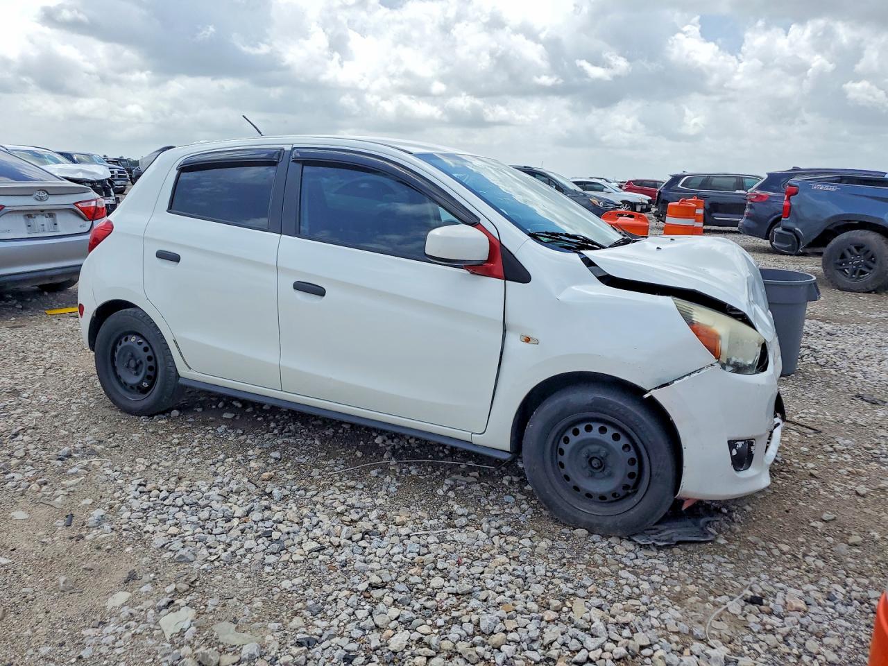 2015 Mitsubishi Mirage De White vin: ML32A3HJ9FH041874