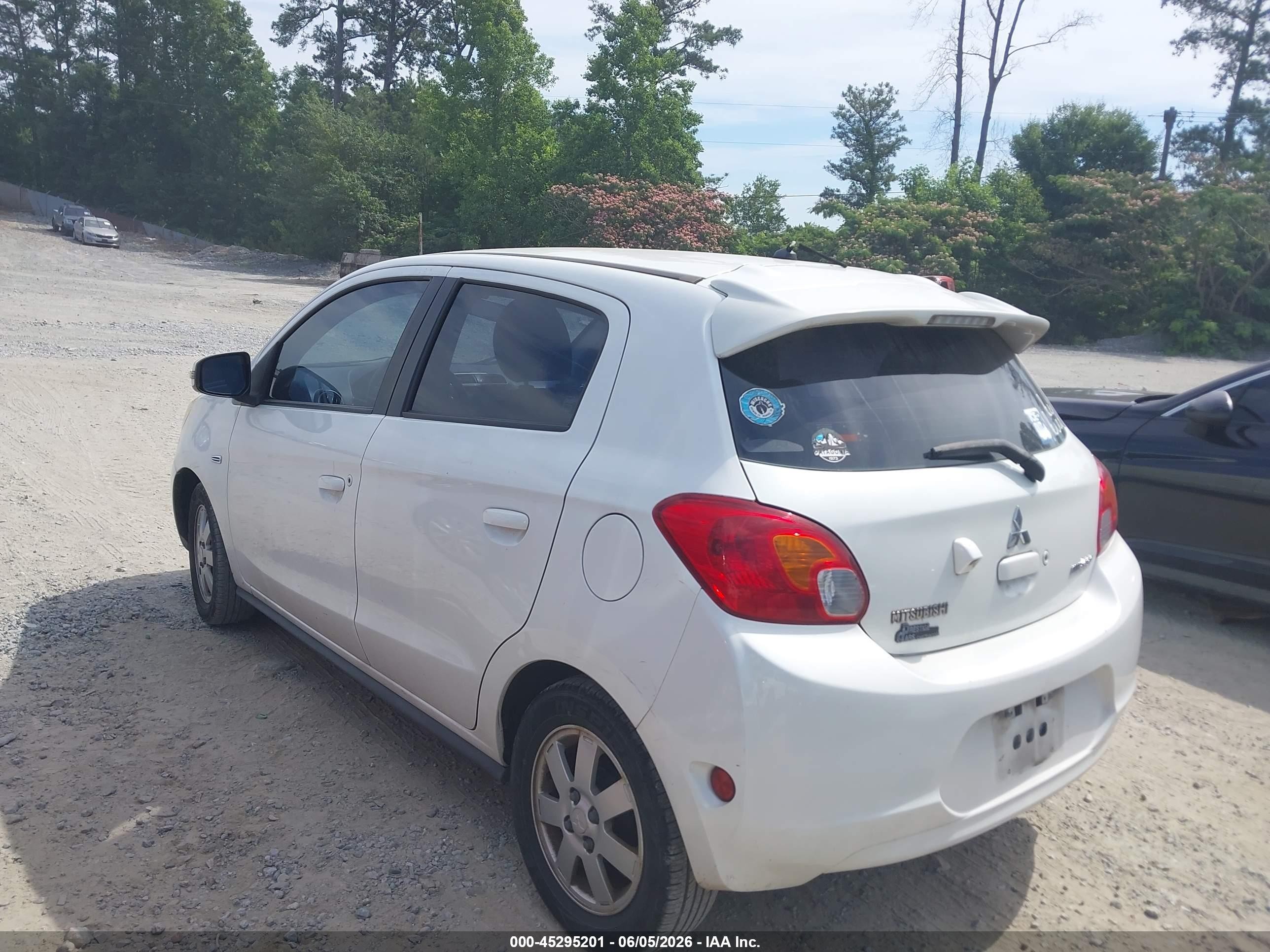 2015 Mitsubishi Mirage Es White vin: ML32A4HJ2FH041219