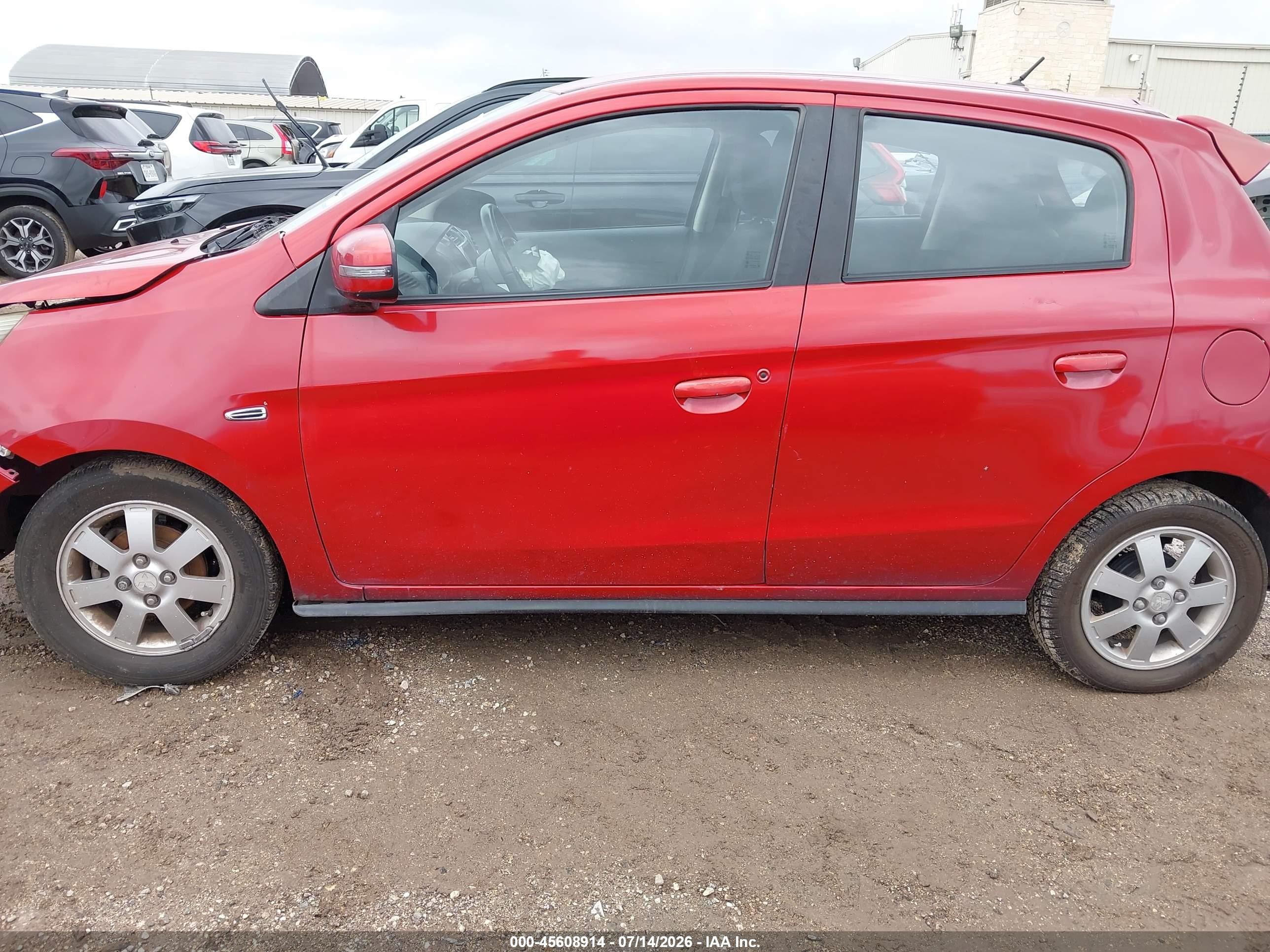2015 Mitsubishi Mirage Es Красный vin: ML32A4HJ6FH038081