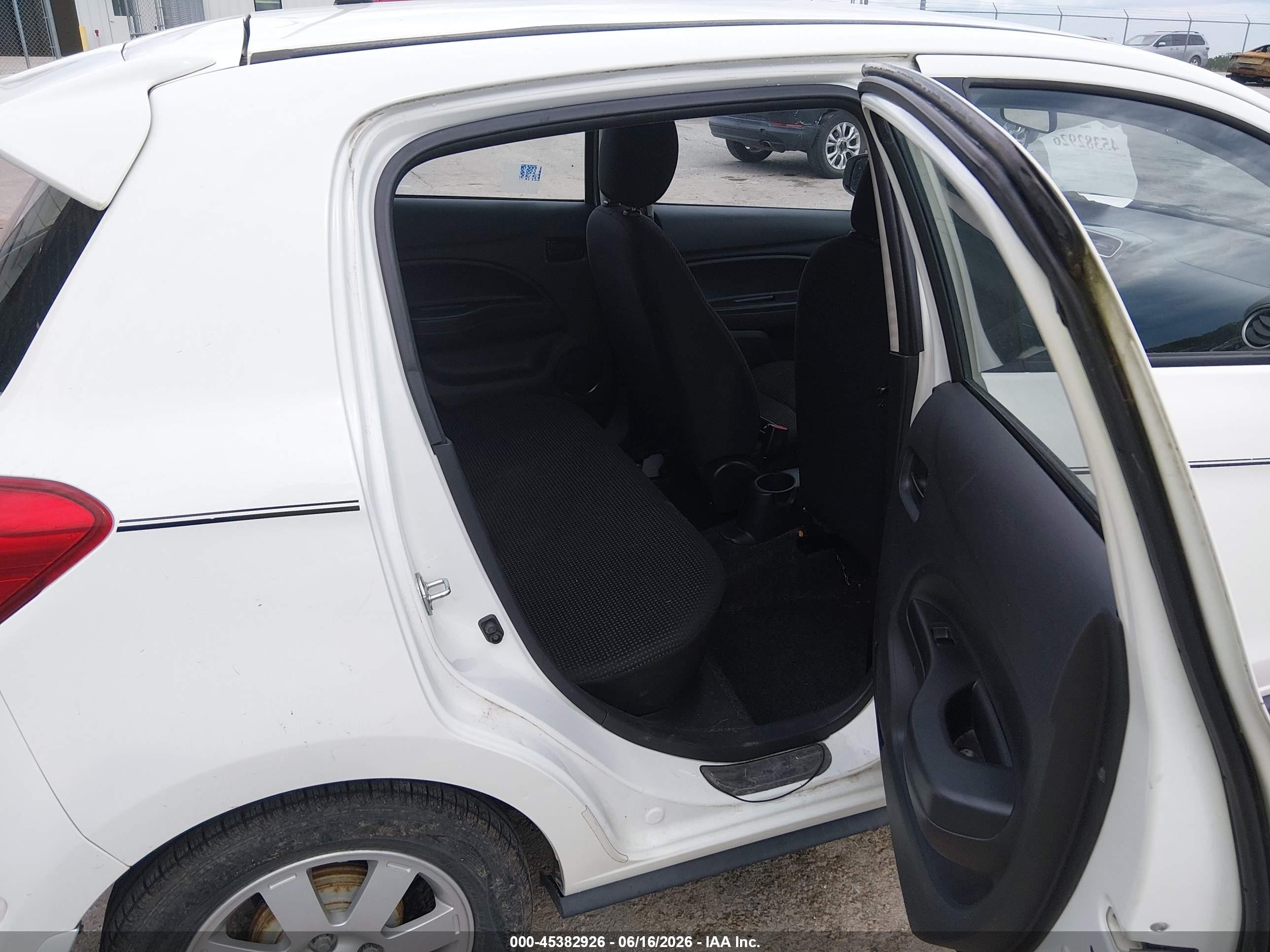 2015 Mitsubishi Mirage Es White vin: ML32A4HJ7FH031298