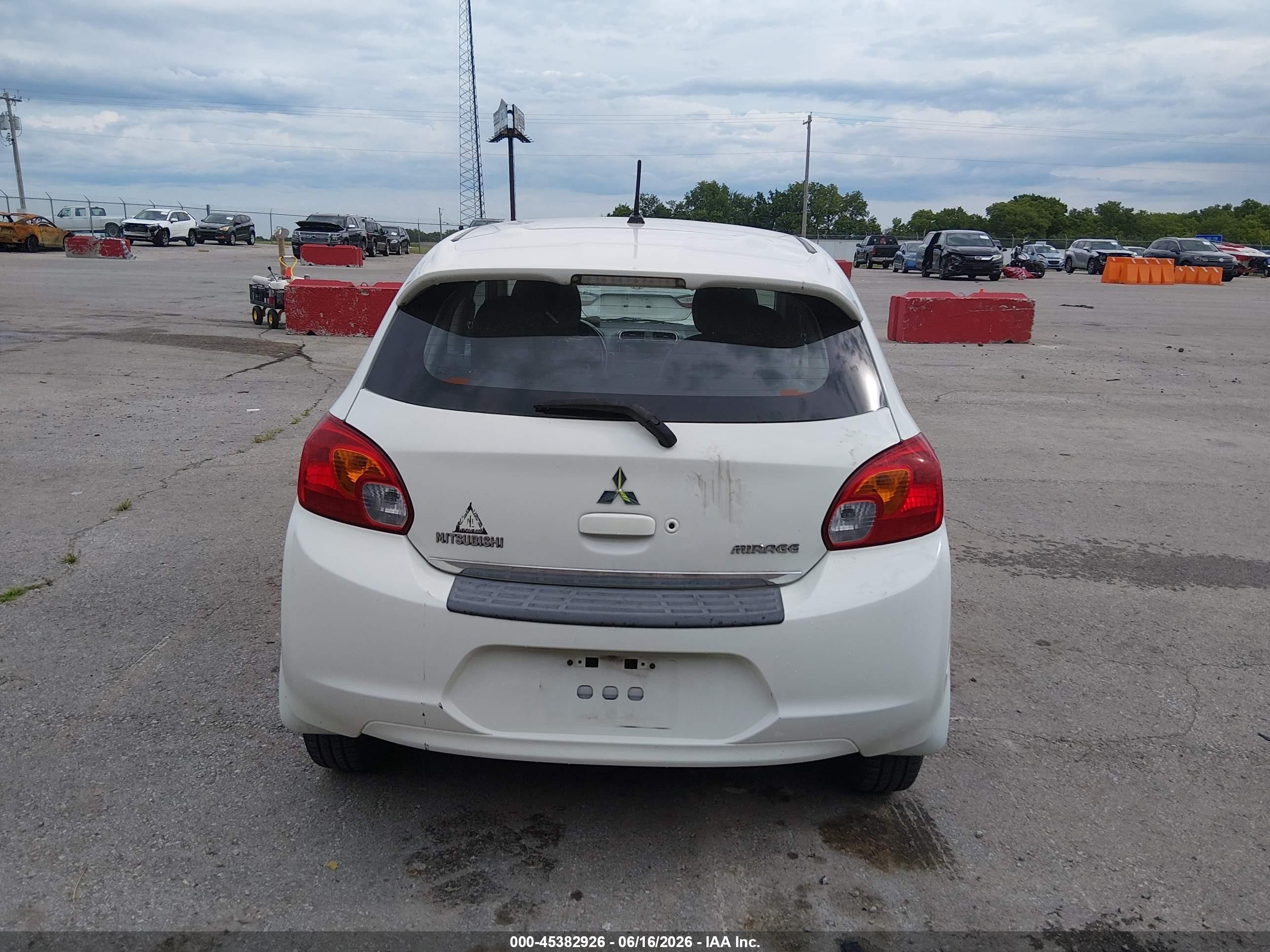 2015 Mitsubishi Mirage Es White vin: ML32A4HJ7FH031298