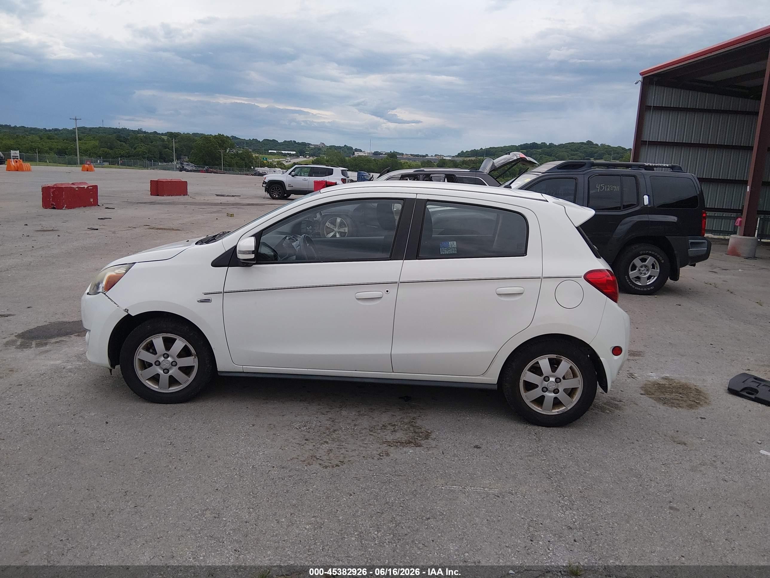 2015 Mitsubishi Mirage Es White vin: ML32A4HJ7FH031298