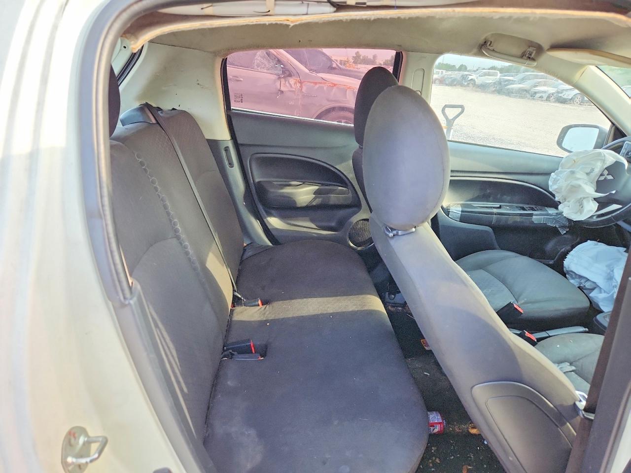 2015 Mitsubishi Mirage Es White vin: ML32A4HJ7FH060378