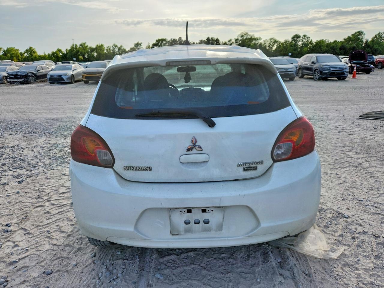 2015 Mitsubishi Mirage Es White vin: ML32A4HJ7FH060378