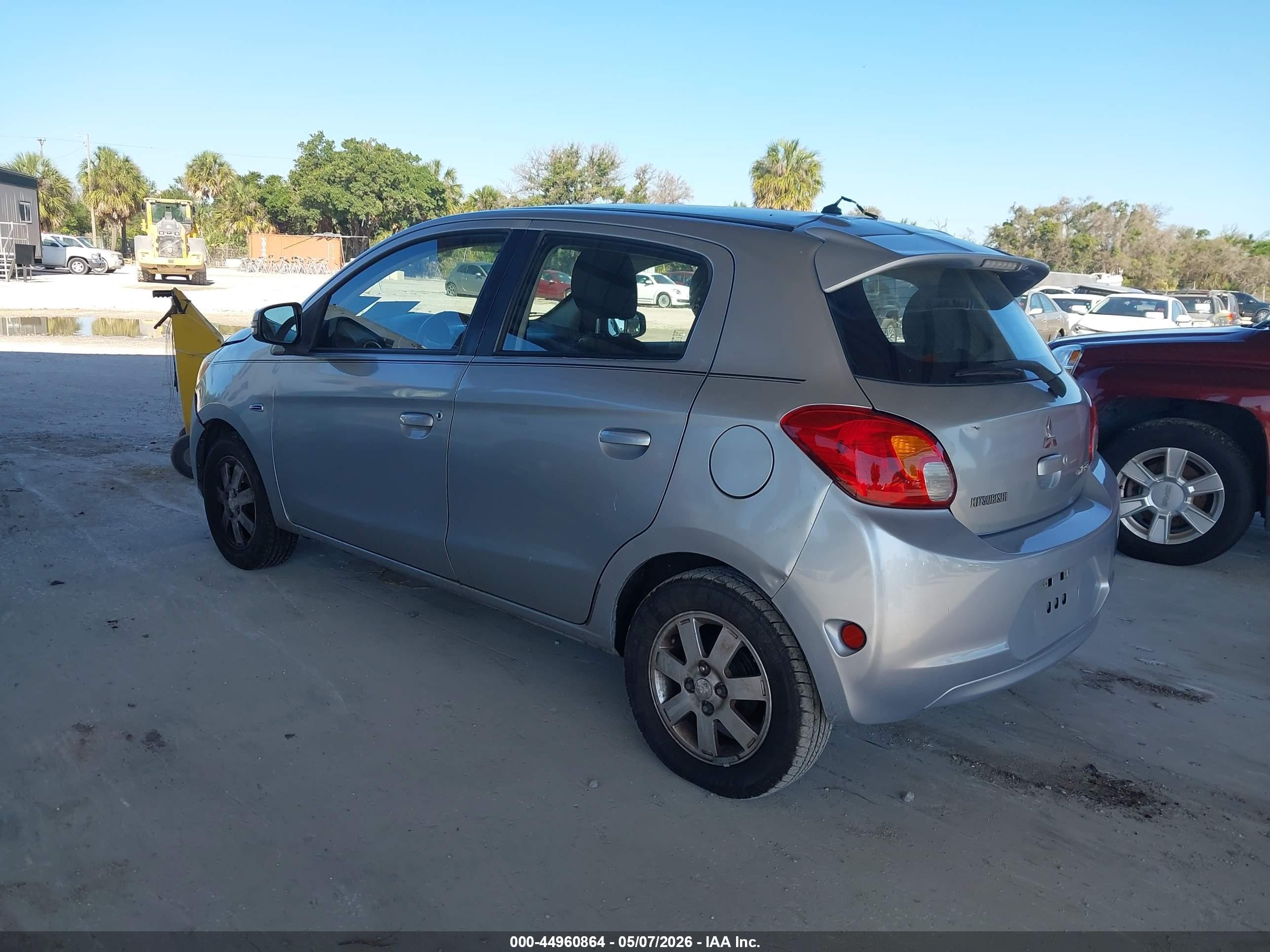 2015 Mitsubishi Mirage Es Серебряный vin: ML32A4HJXFH004578