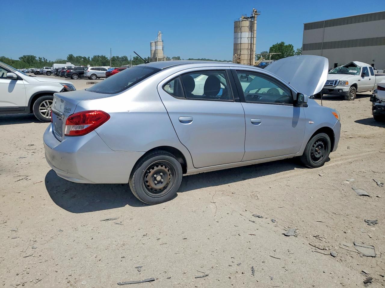 2017 Mitsubishi Mirage G4 Es Серебряный vin: ML32F3FJ7HH002093